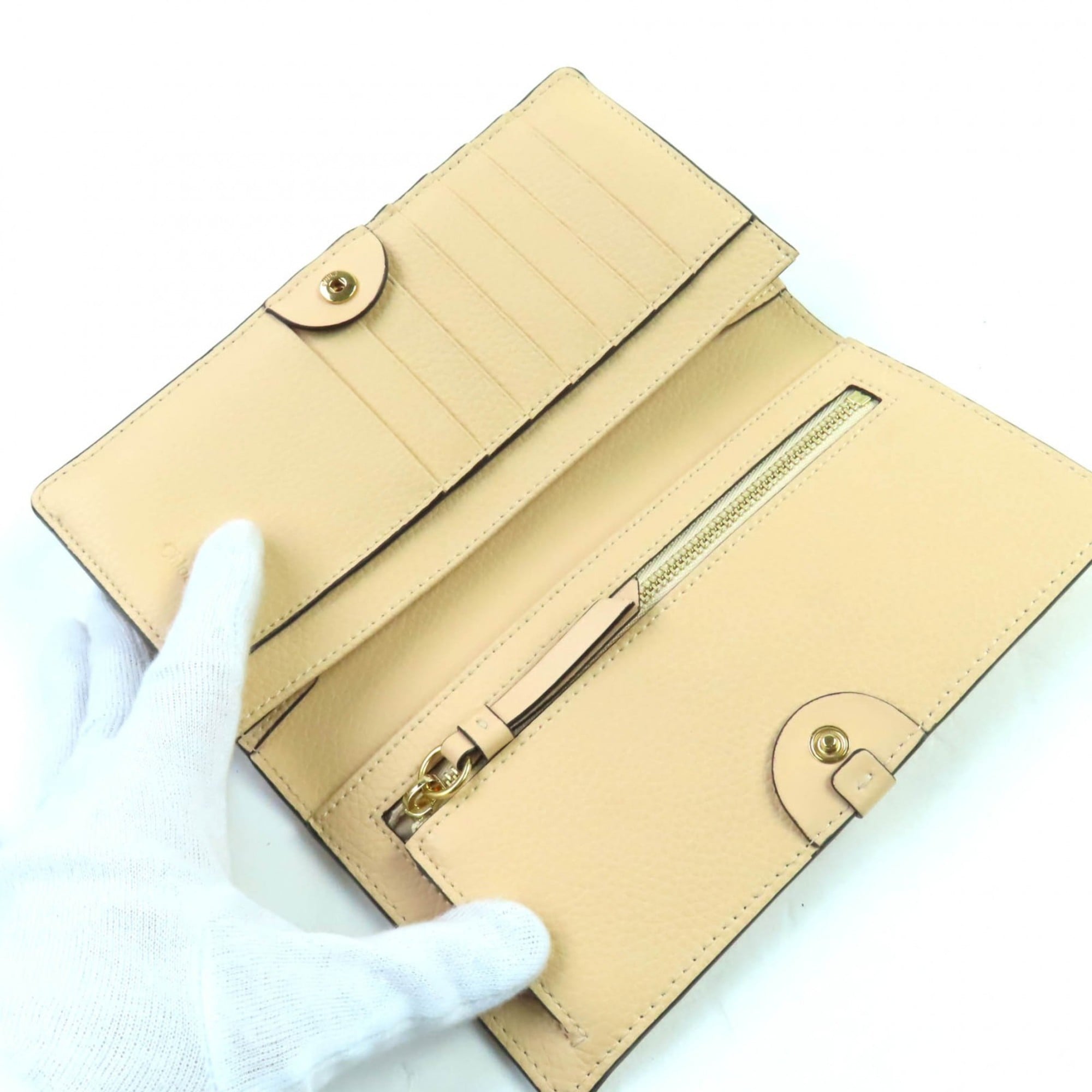 Chloé Beige Leather Long Wallet (Bi-Fold) (Pre-Owned)