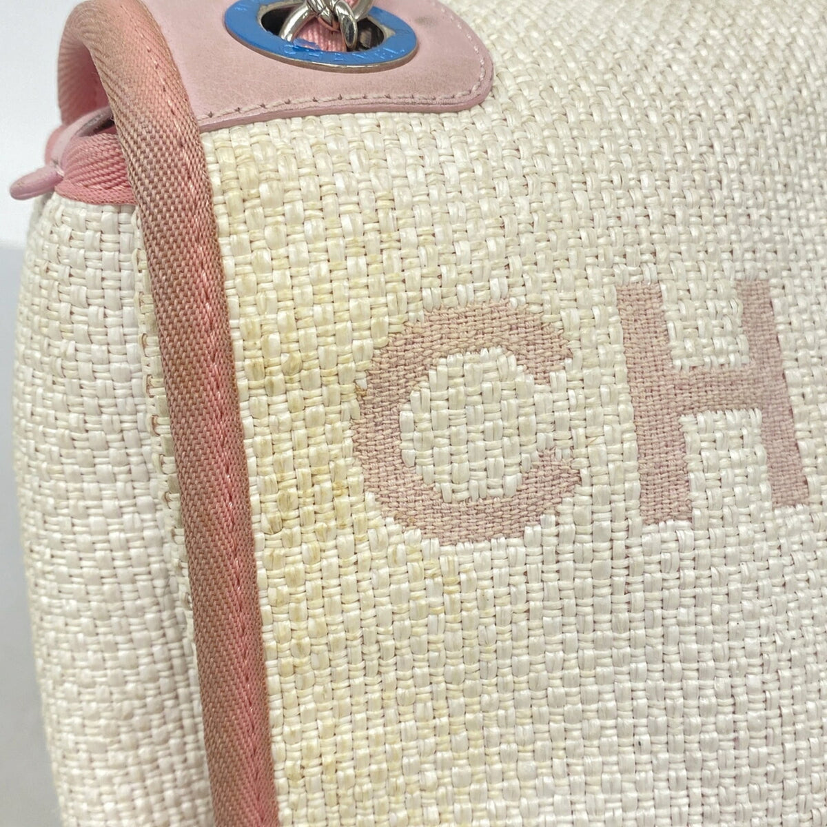 Chanel Pink White Straw Shoulder Bag (Pre-Owned)