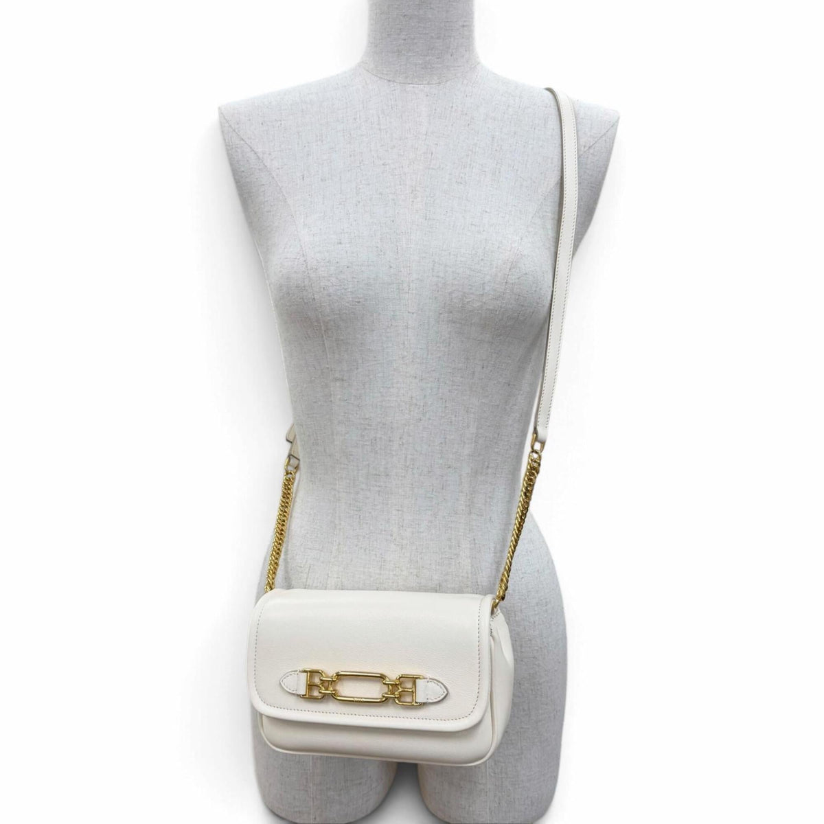 Bally Ivory Leather Shoulder Bag (Pre-Owned)