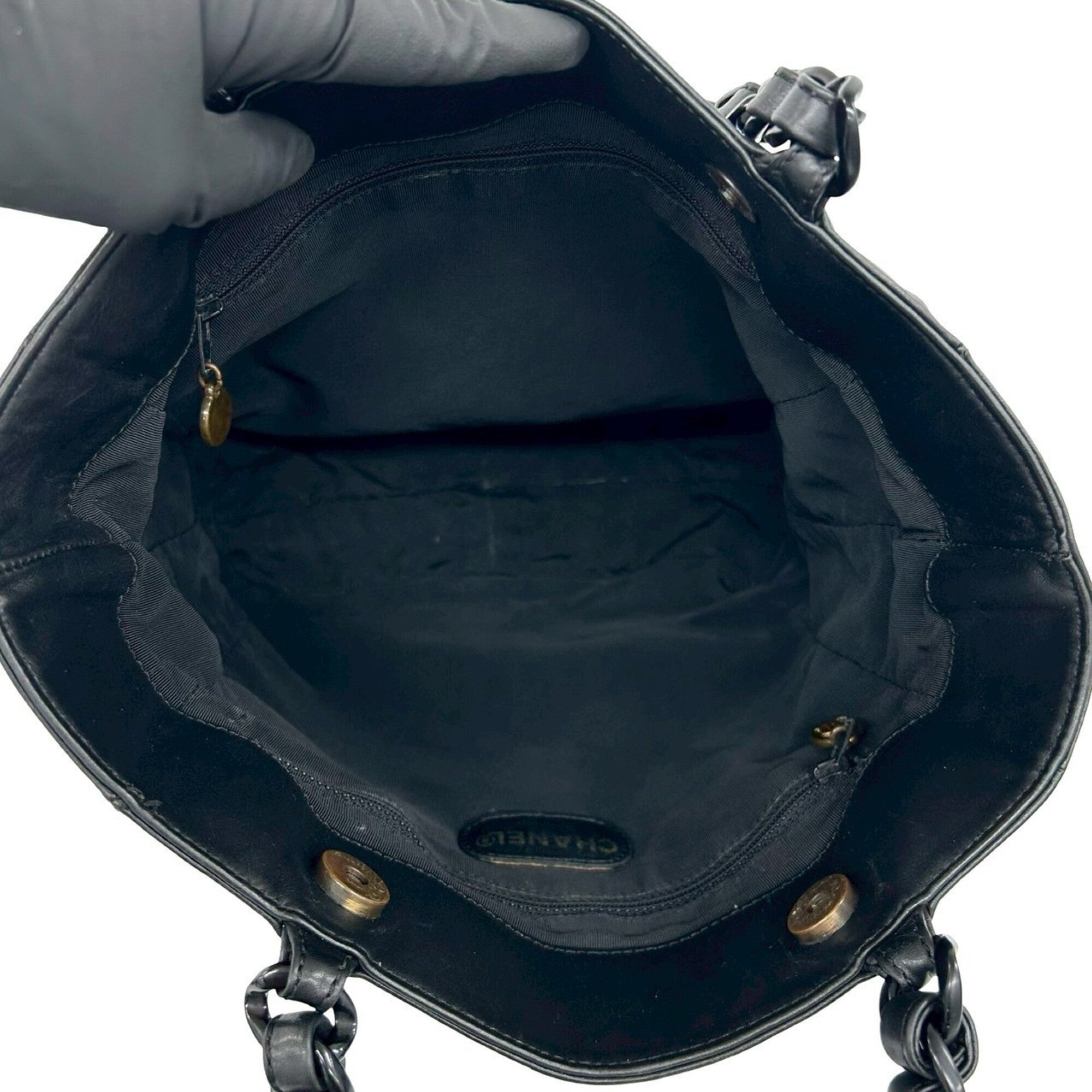 Chanel Black Leather Plastic Handbag (Pre-Owned)