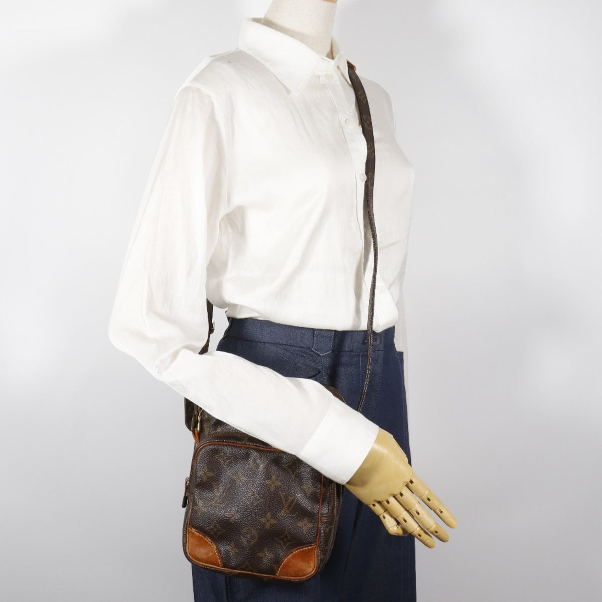 Louis Vuitton Brown Monogram Canvas Shoulder Bag (Pre-Owned)