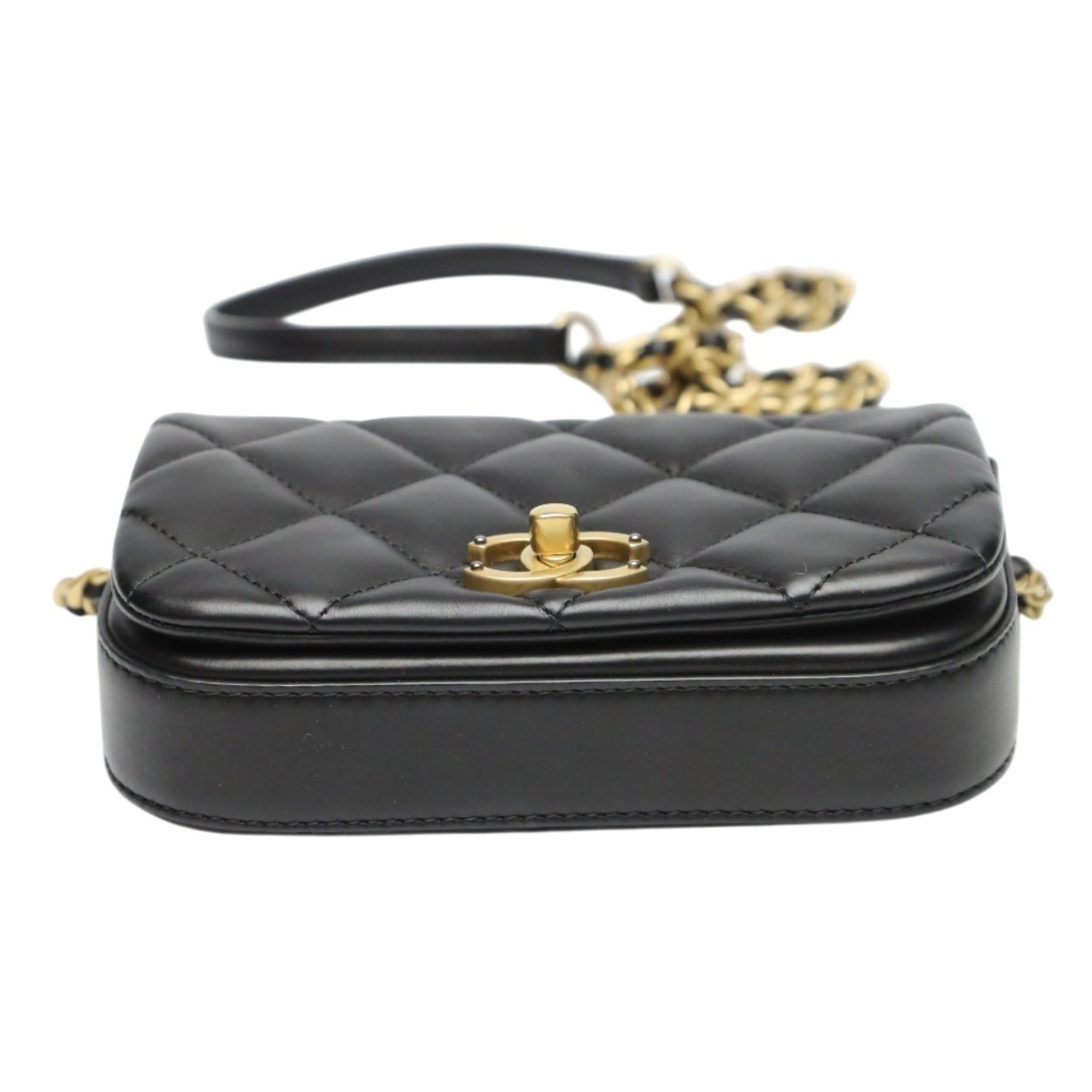 Chanel Black Leather Shoulder Bag (Pre-Owned)