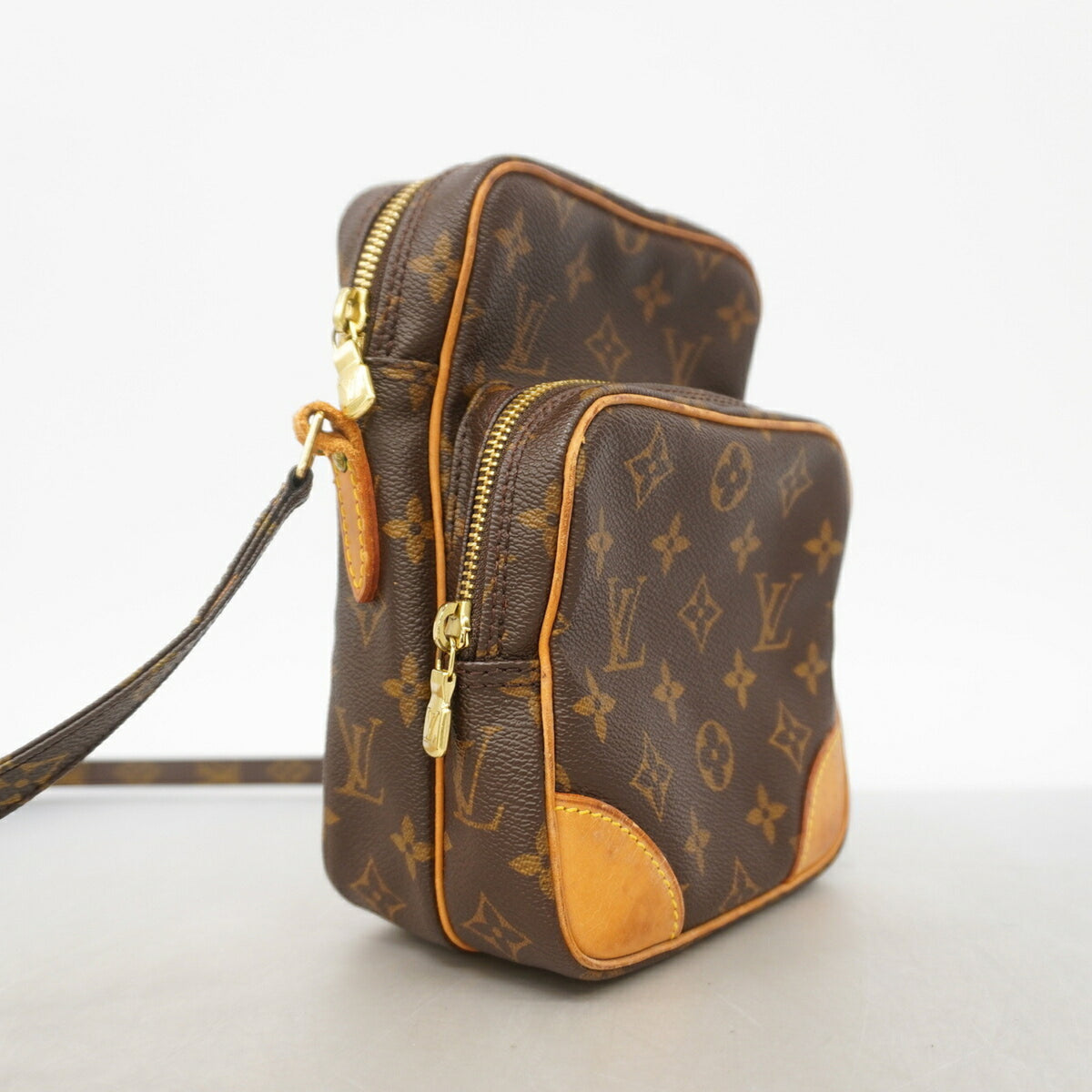 Louis Vuitton Brown Shoulder Bag (Pre-Owned)
