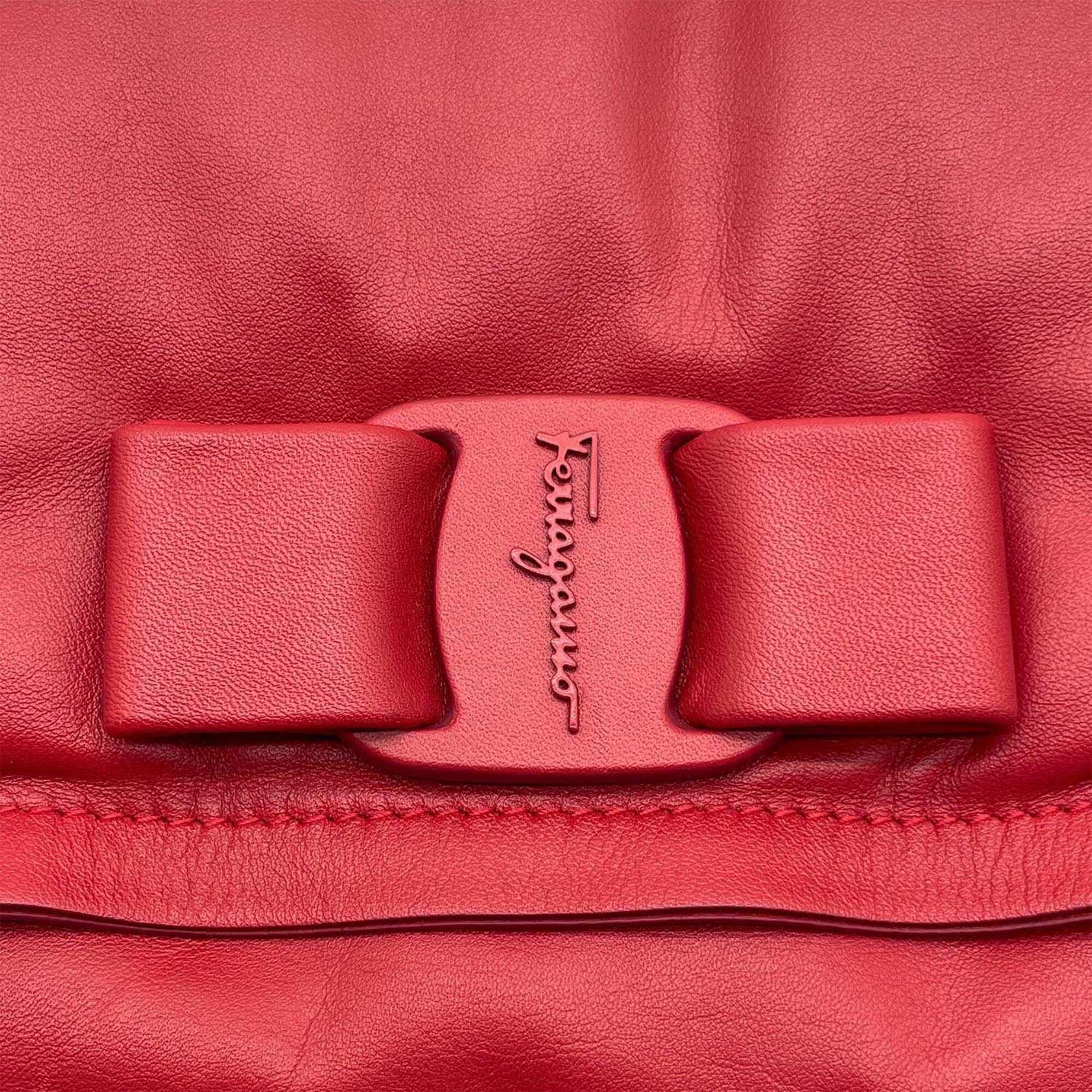 Salvatore Ferragamo Red Color Leather Plastic Metal Shoulder Bag (Pre-Owned)
