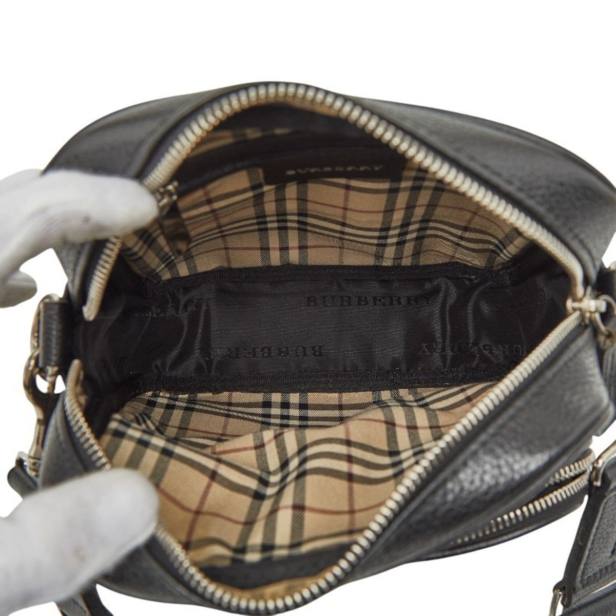 Burberry Black Leather Shoulder Bag (Pre-Owned)