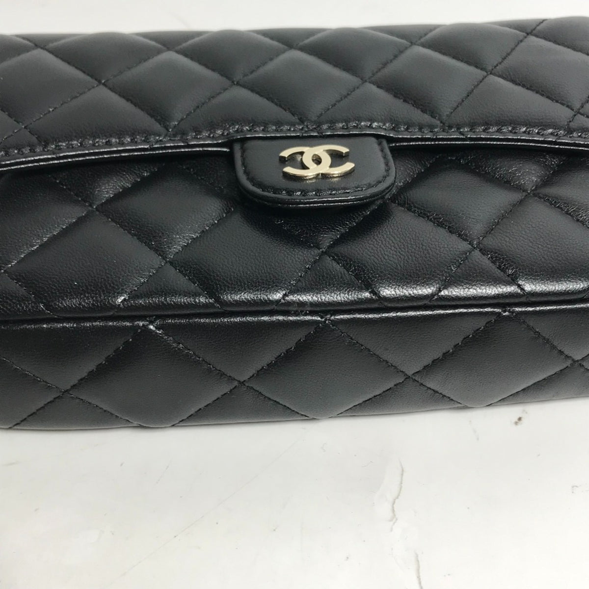 Chanel Black Leather Shoulder Bag (Pre-Owned)