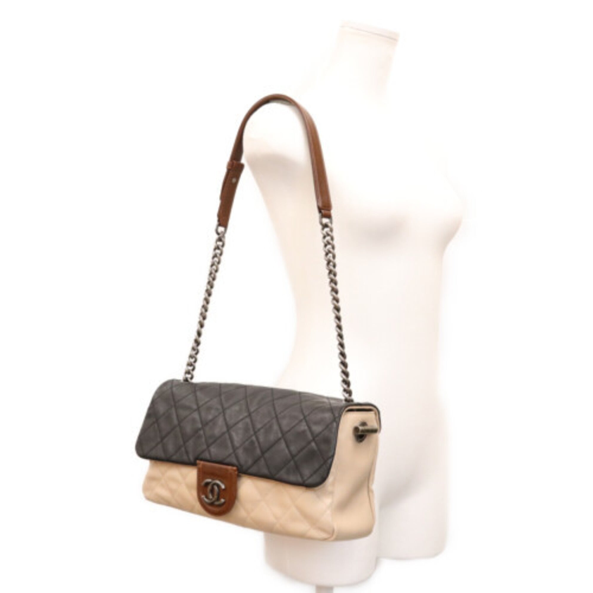 Chanel Black Ivory Leather Shoulder Bag (Pre-Owned)