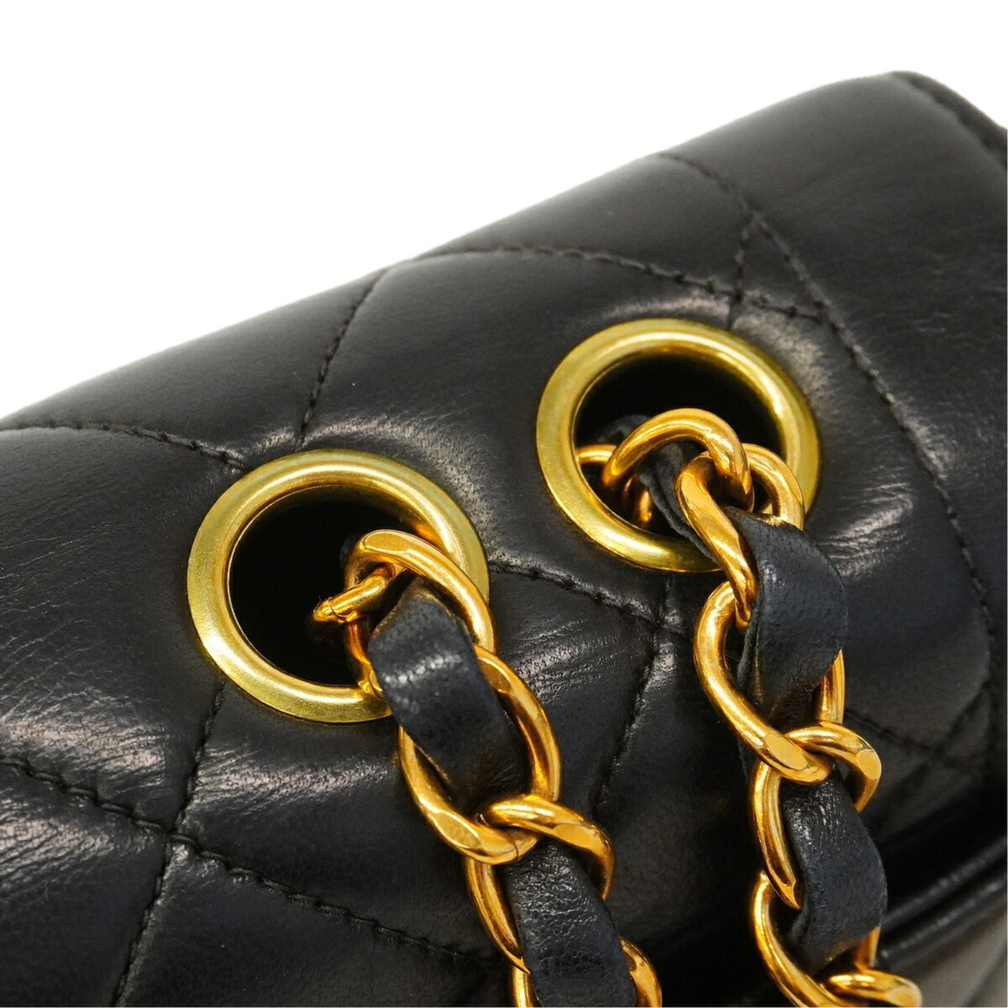 Chanel Black Leather Shoulder Bag (Pre-Owned)