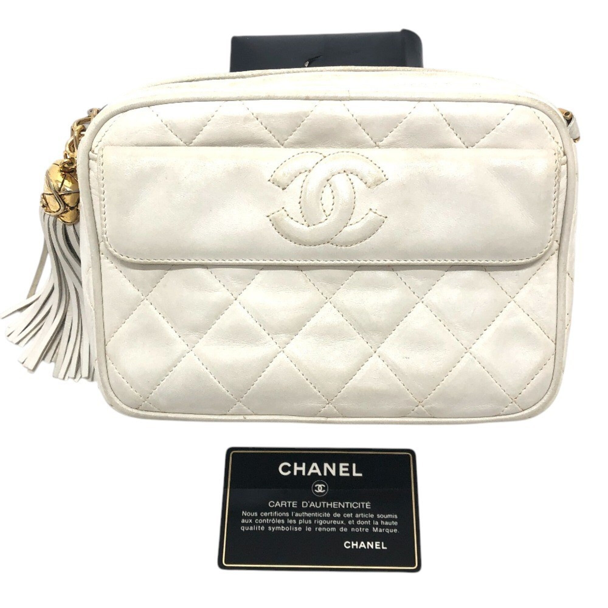 Chanel White Leather Pochette Shoulder Bag (Pre-Owned)