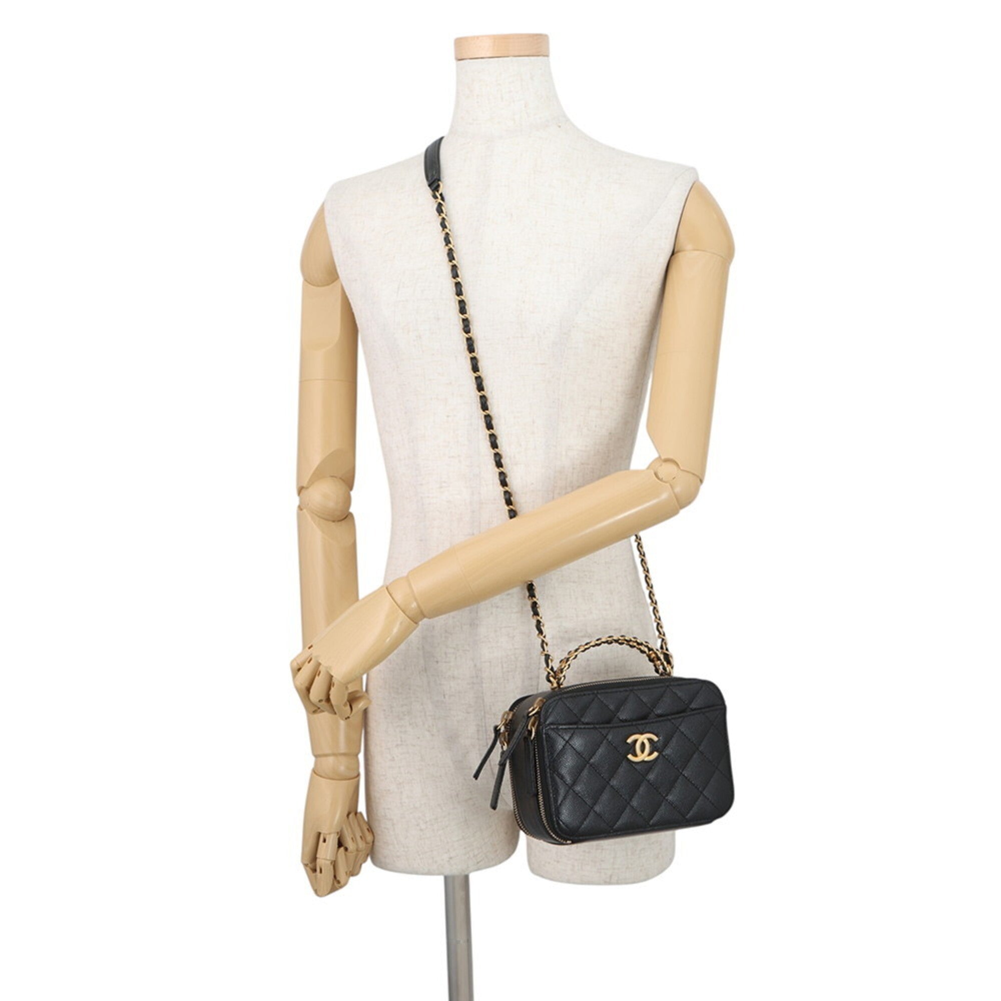 Chanel Black Grained Calfskin Shoulder Bag (Pre-Owned)