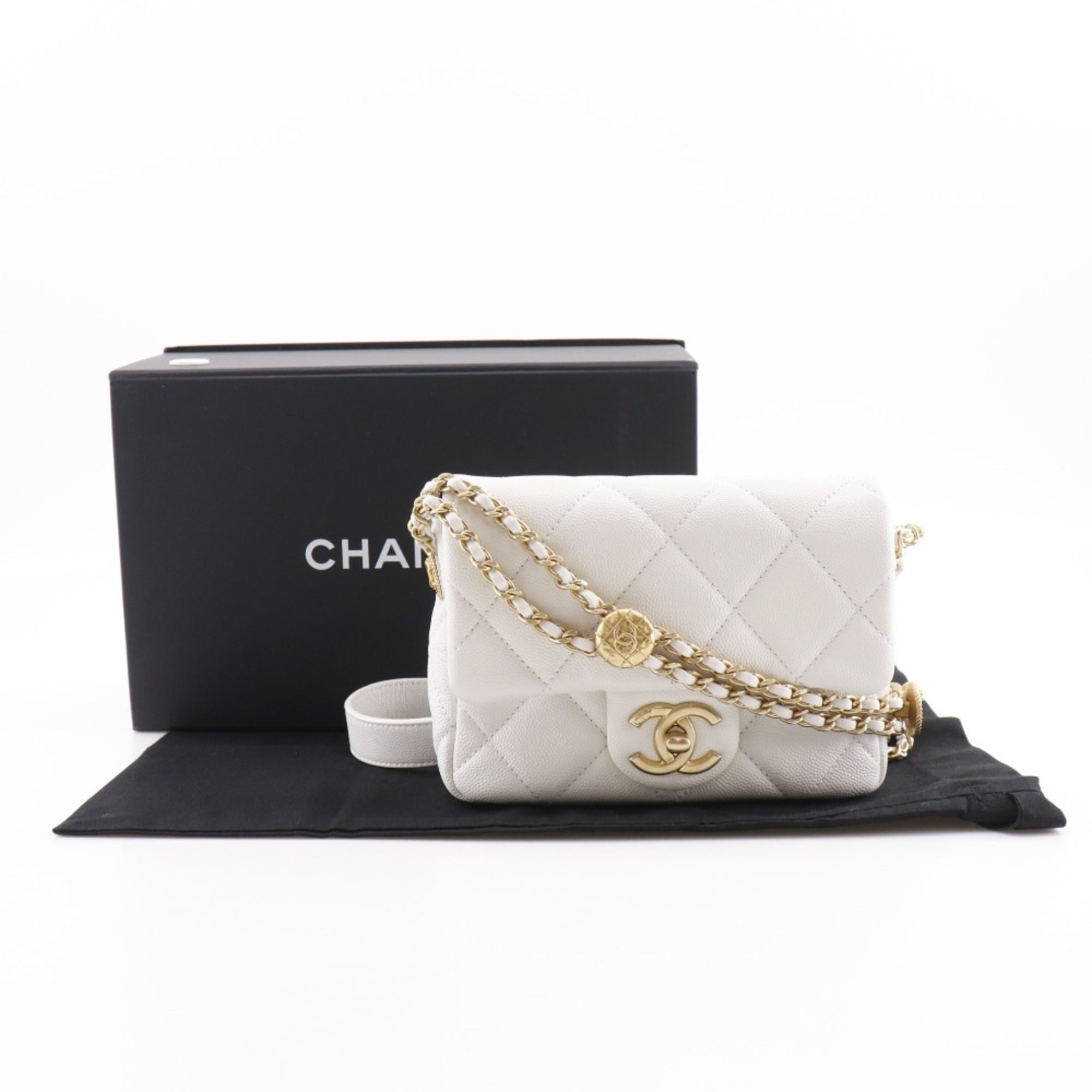 Chanel White Grained Calfskin Shoulder Bag (Pre-Owned)