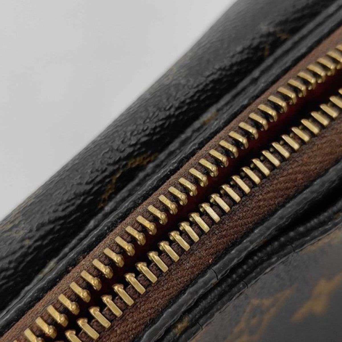 Louis Vuitton Brown Monogram Monogram Shoulder Bag (Pre-Owned)