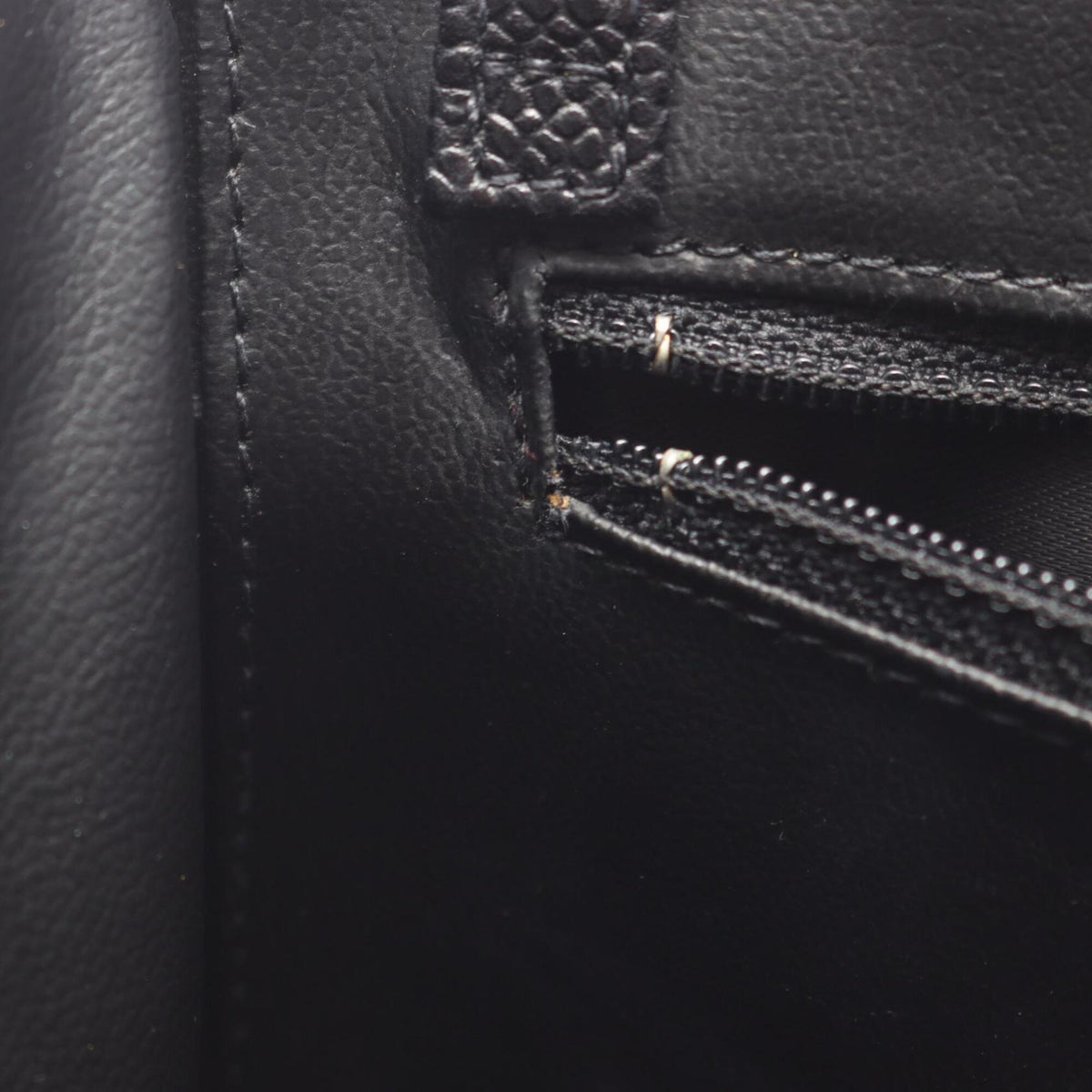 Chanel Black Grained Calfskin Handbag (Pre-Owned)