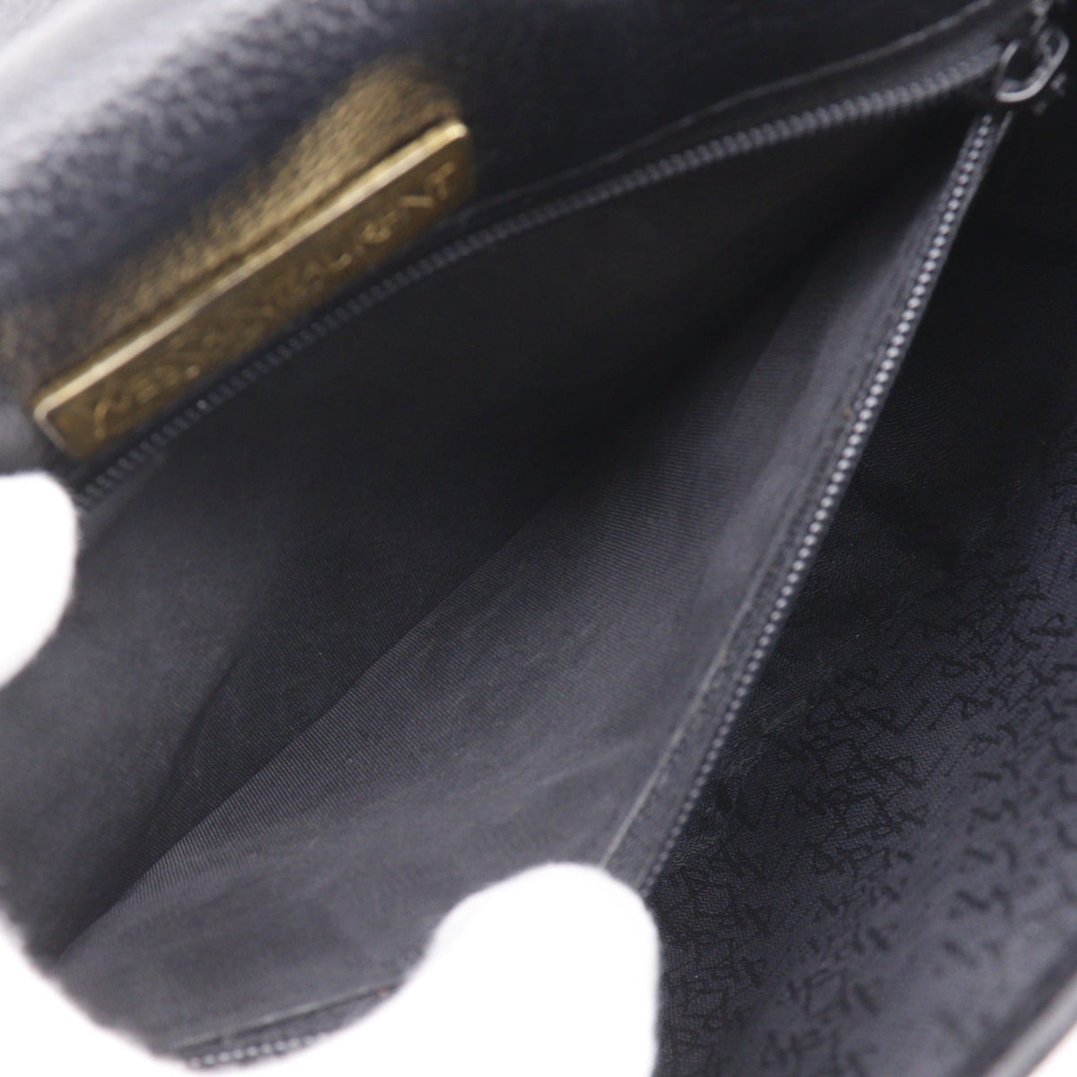 Yves Saint Laurent Black Leather Shoulder Bag (Pre-Owned)