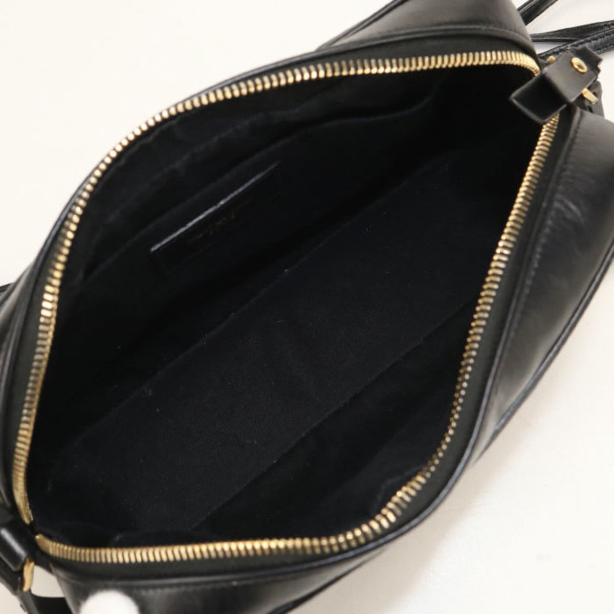Saint Laurent Black Leather Shoulder Bag (Pre-Owned)