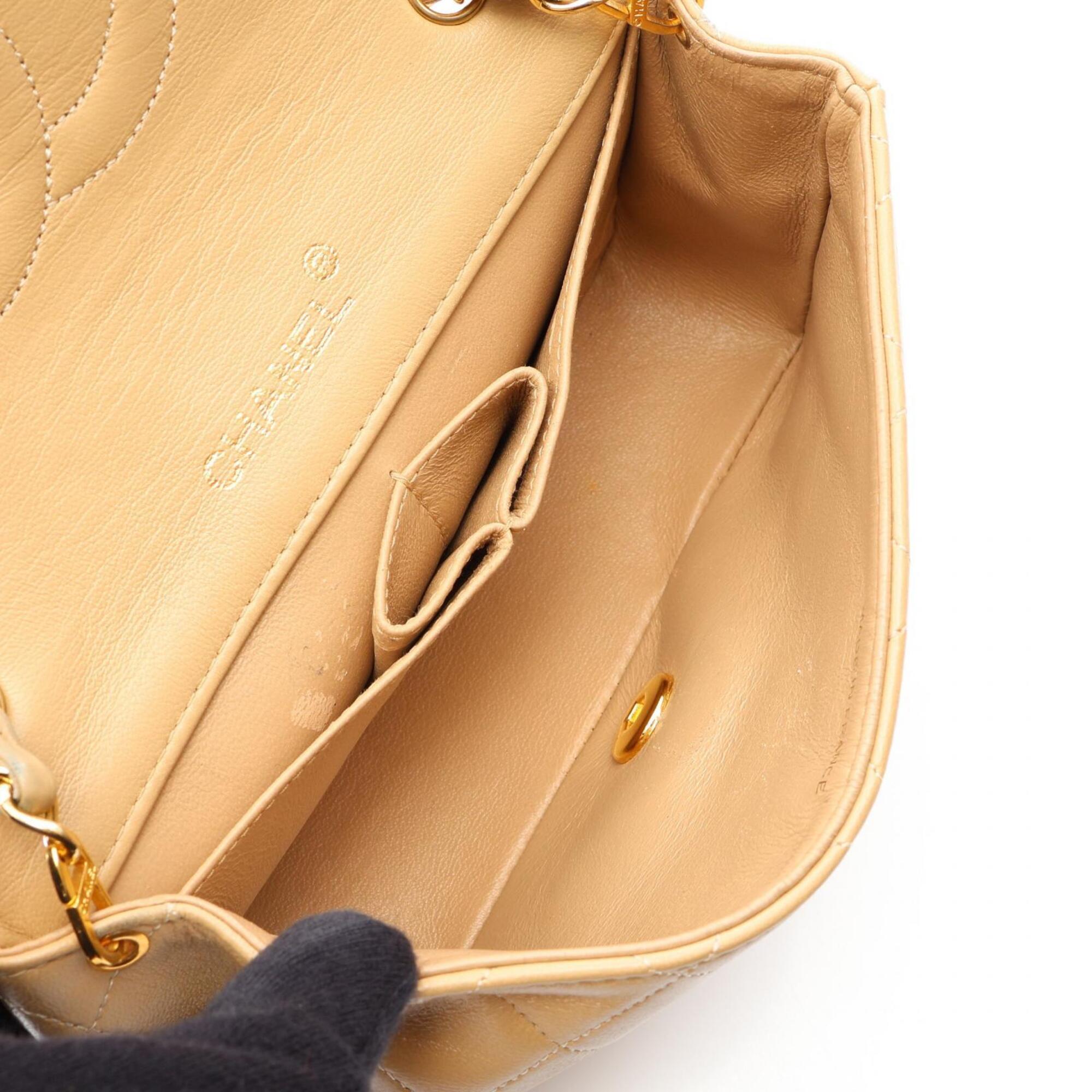 Chanel Beige Leather Handbag Shoulder Bag (Pre-Owned)