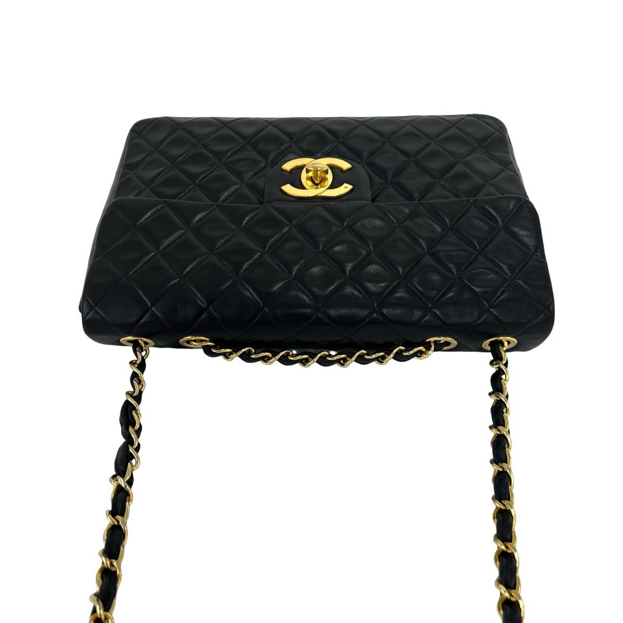 Chanel Black Leather Shoulder Bag (Pre-Owned)