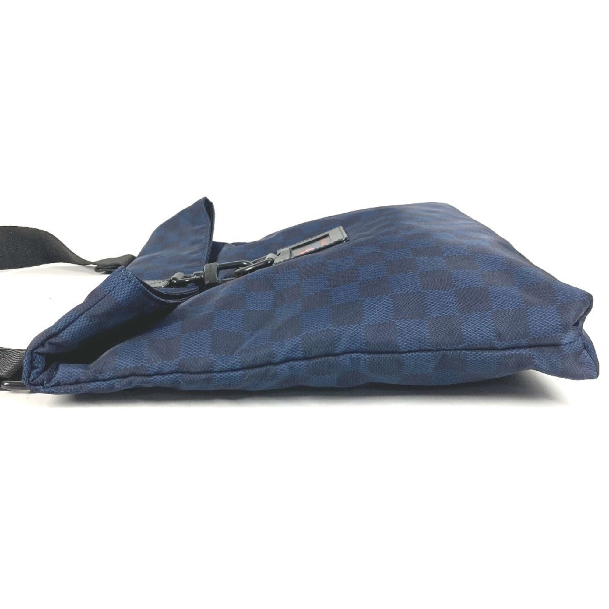 Louis Vuitton Blue Nylon Shoulder Bag (Pre-Owned)