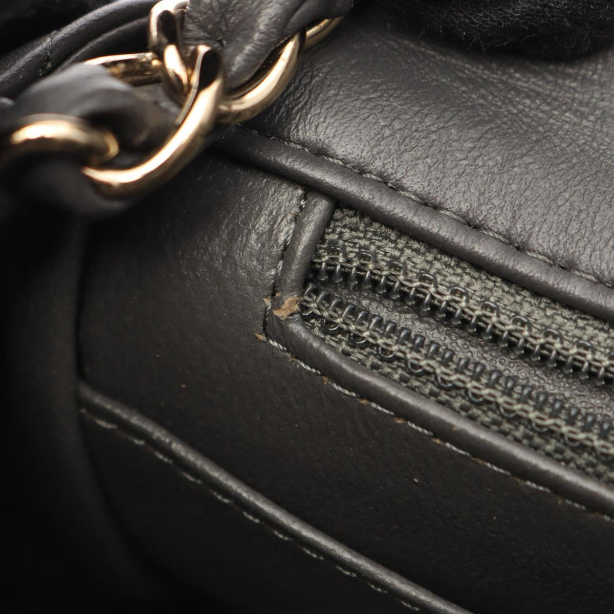 Chanel Gray Leather Handbag Shoulder Bag (Pre-Owned)