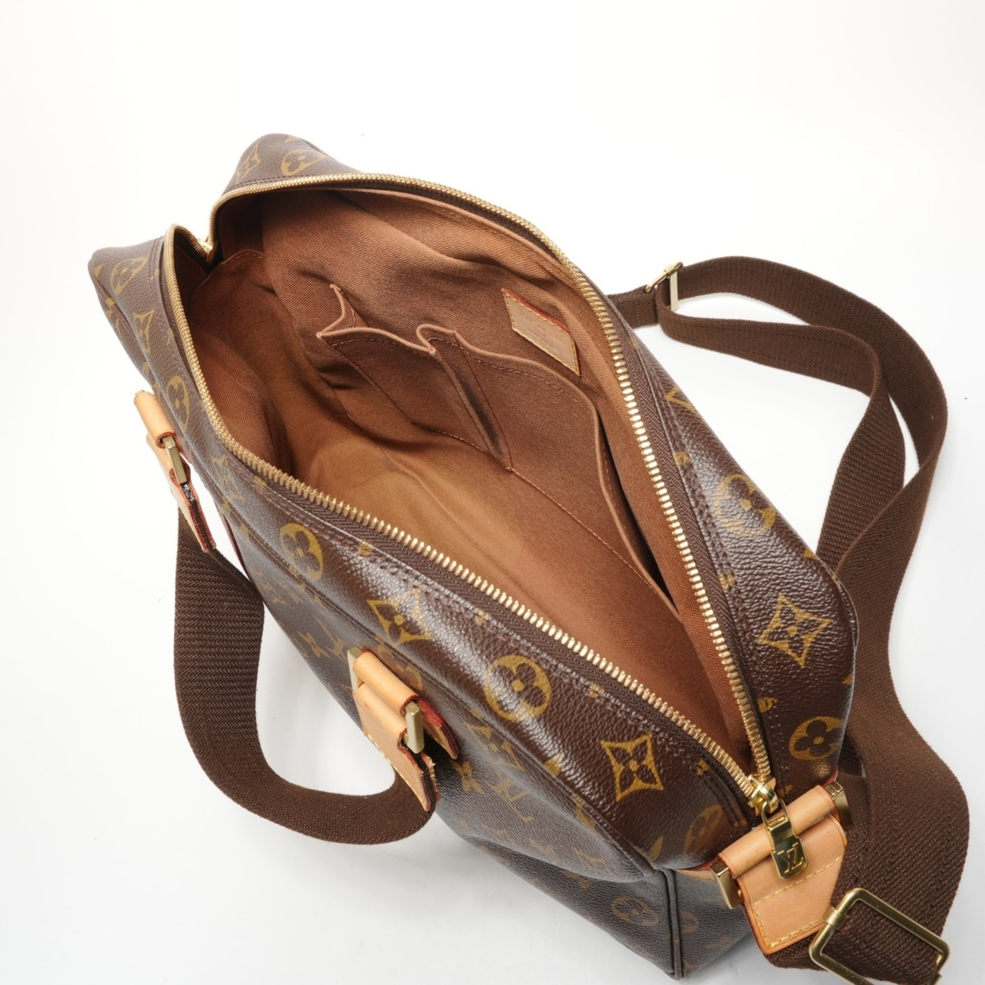 Louis Vuitton Brown Monogram Monogram Shoulder Bag (Pre-Owned)