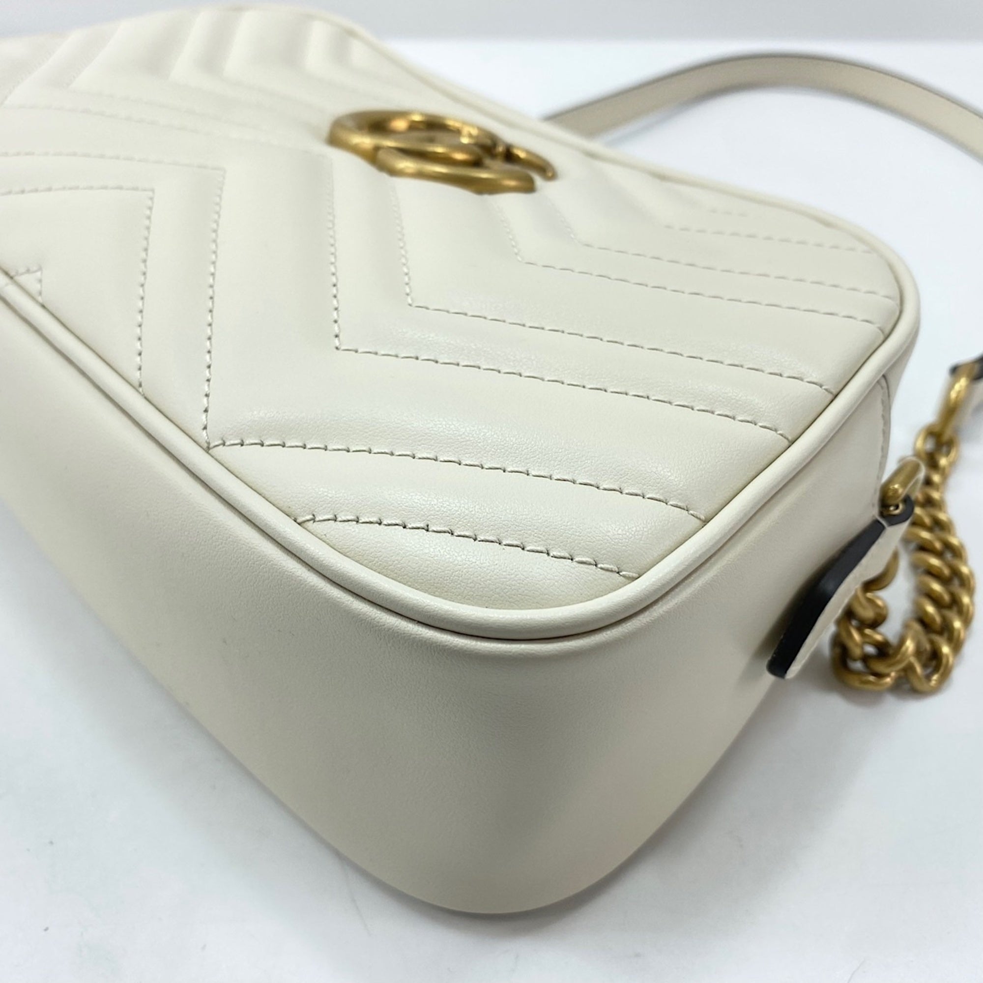 Gucci White Shoulder Bag (Pre-Owned)