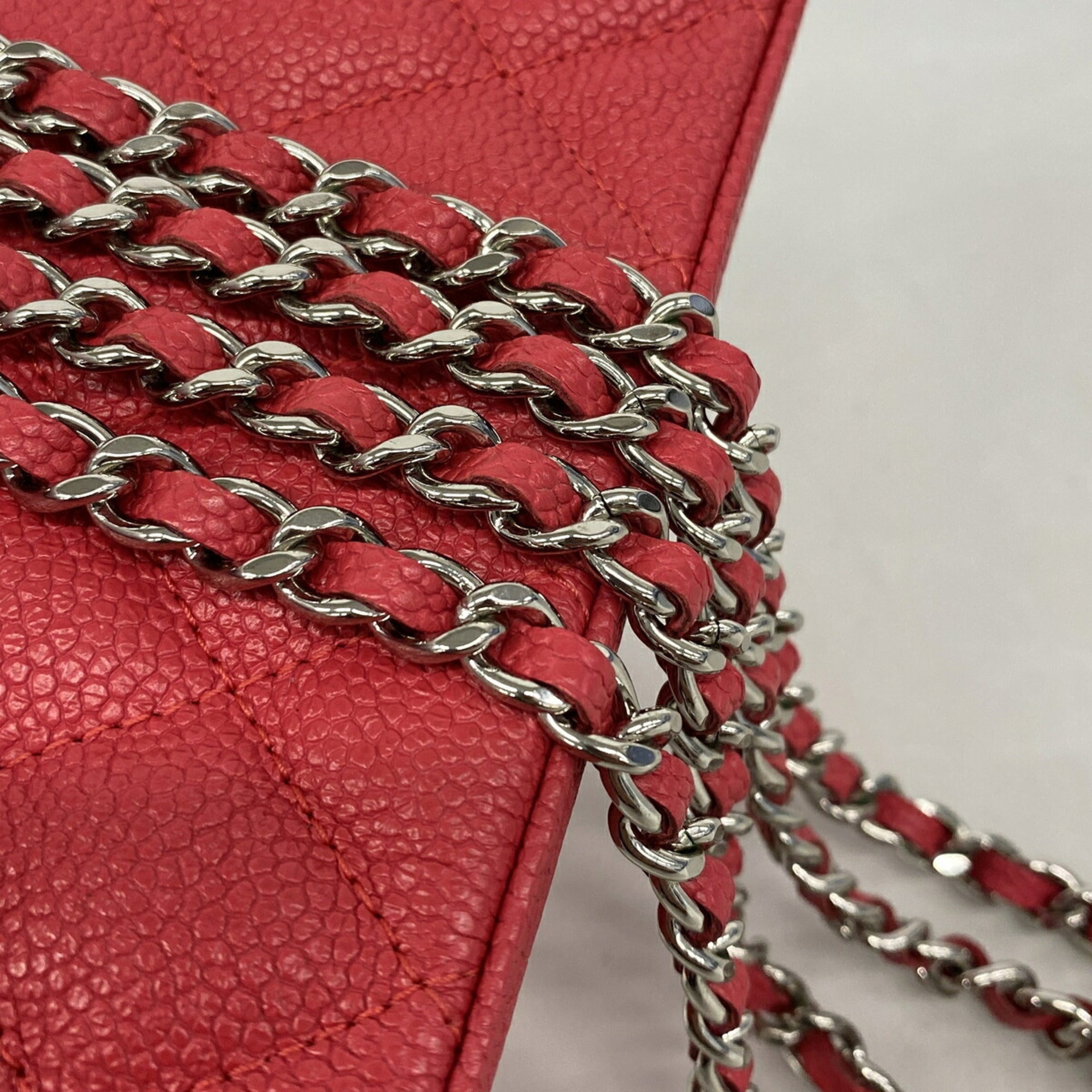 Chanel Red Color Grained Calfskin Shoulder Bag (Pre-Owned)