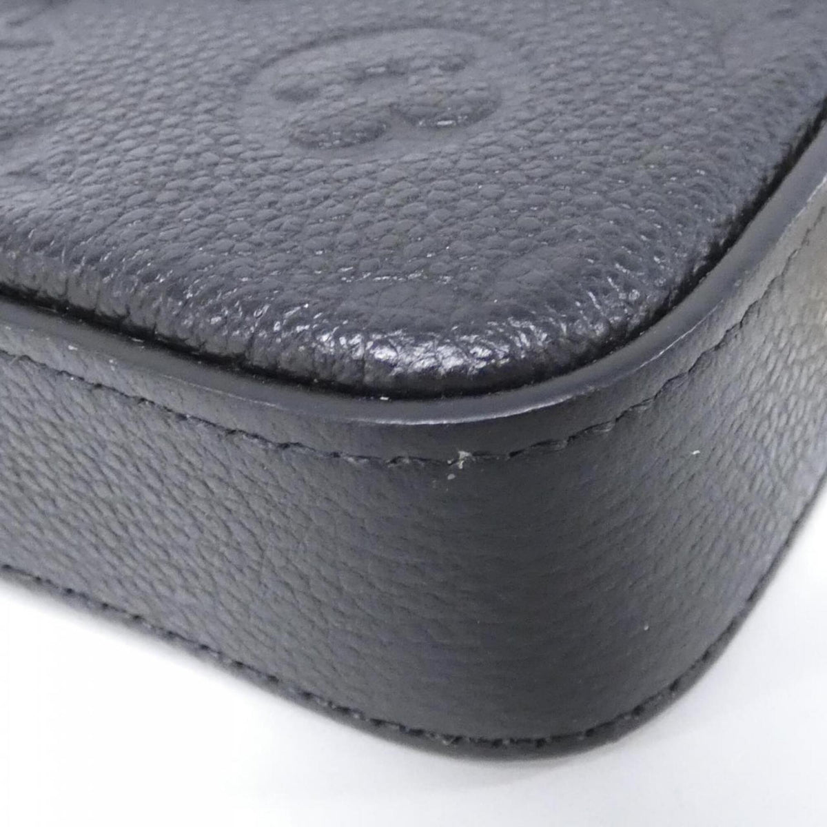 Louis Vuitton Black Leather Pochette Shoulder Bag (Pre-Owned)