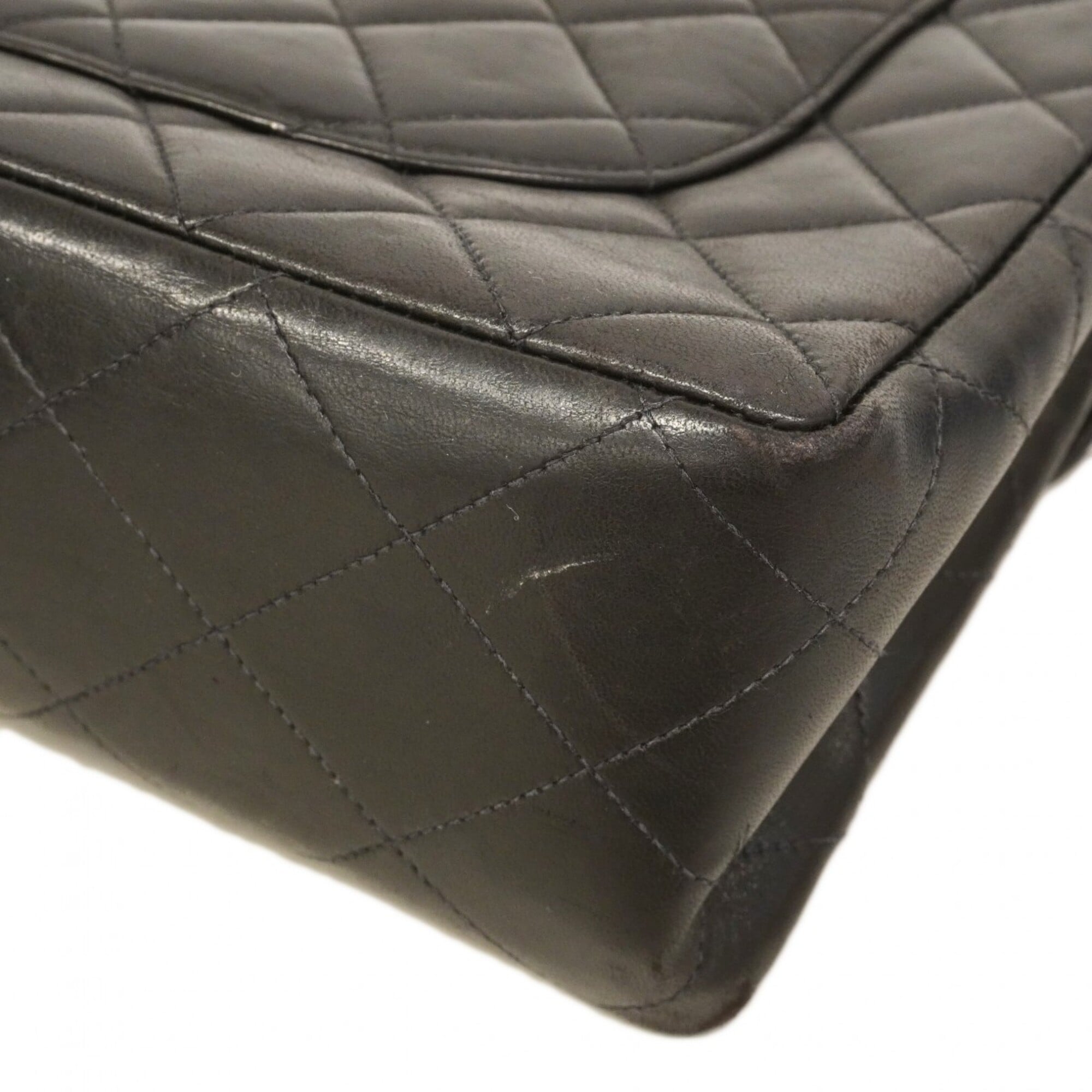 Chanel Black Leather Shoulder Bag (Pre-Owned)