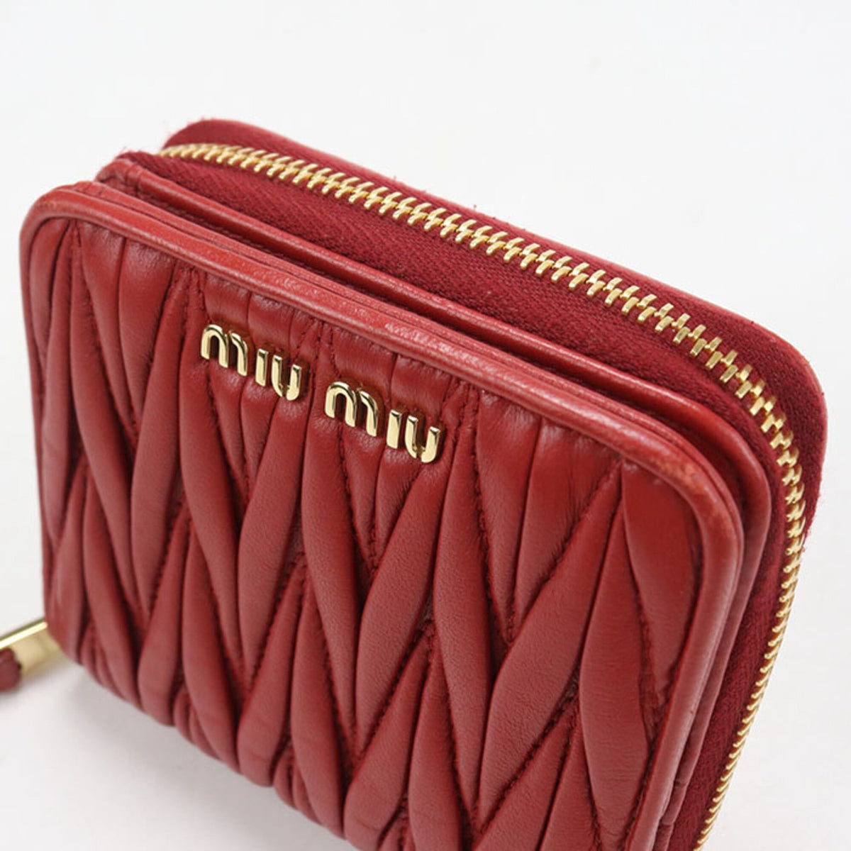 Miu Miu Red Color Leather Wallet (Bi-Fold) (Pre-Owned)