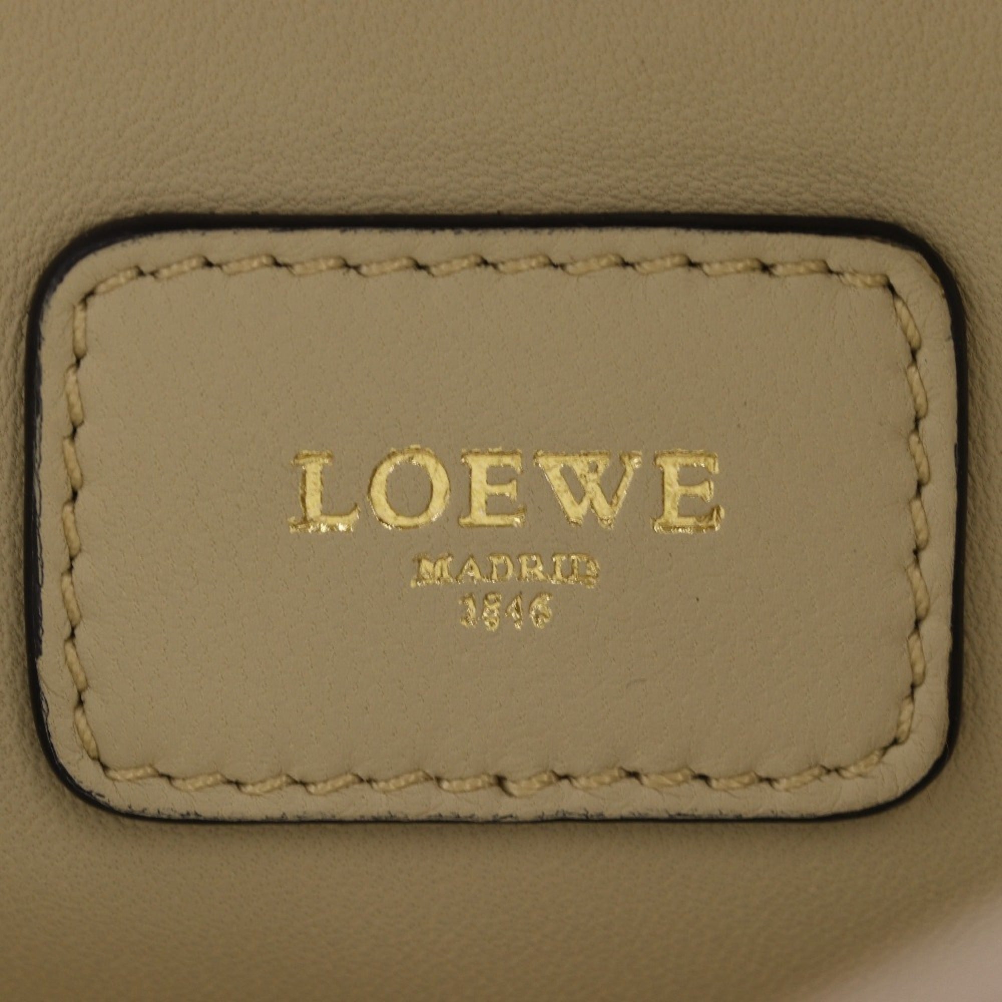 Loewe Amazona Beige Handbag (Pre-Owned)