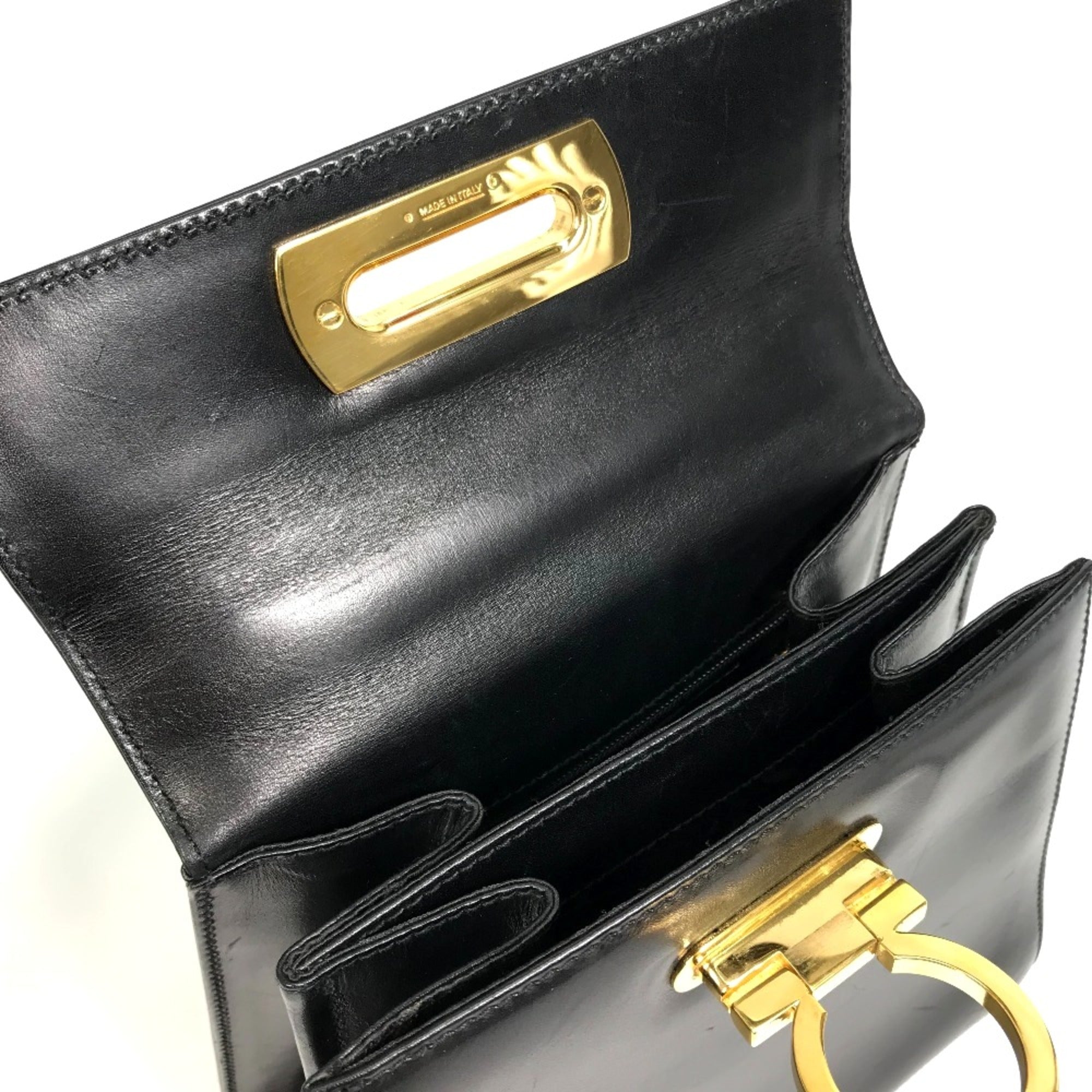 Salvatore Ferragamo Black Leather Shoulder Bag (Pre-Owned)