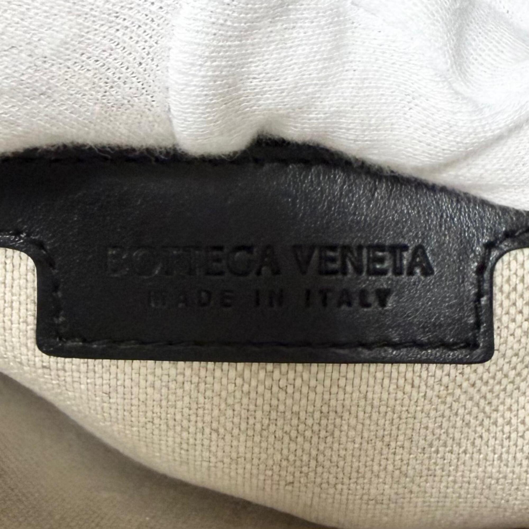 Bottega Veneta Black Leather Shoulder Bag (Pre-Owned)