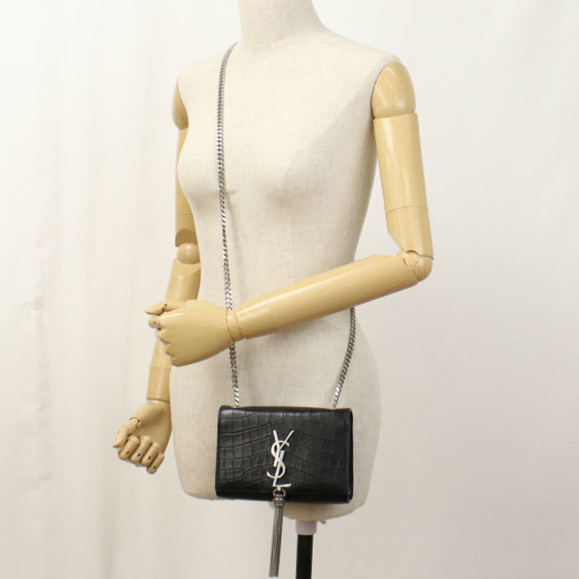Saint Laurent Black Leather Shoulder Bag (Pre-Owned)