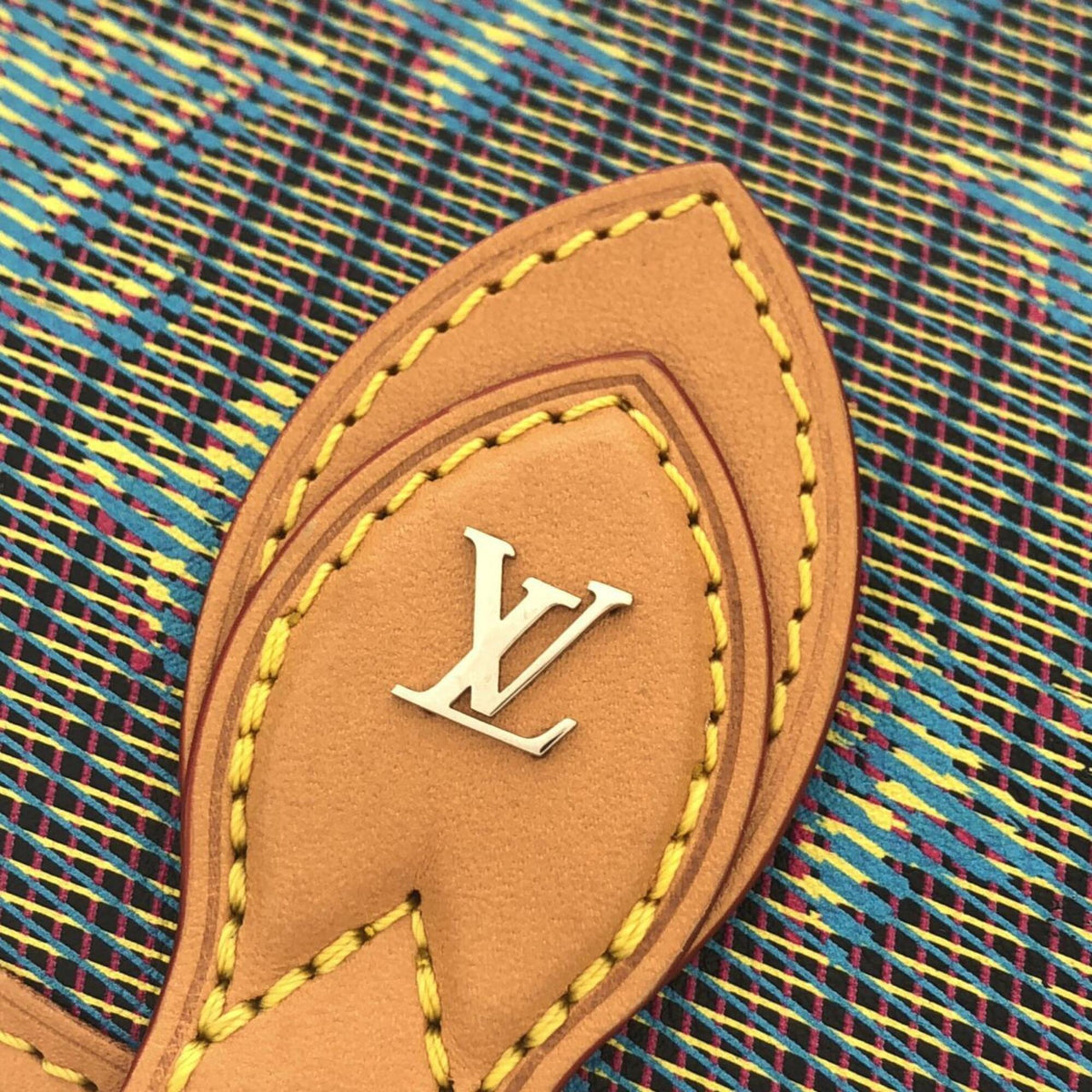 Louis Vuitton Vert Leather Shoulder Bag (Pre-Owned)