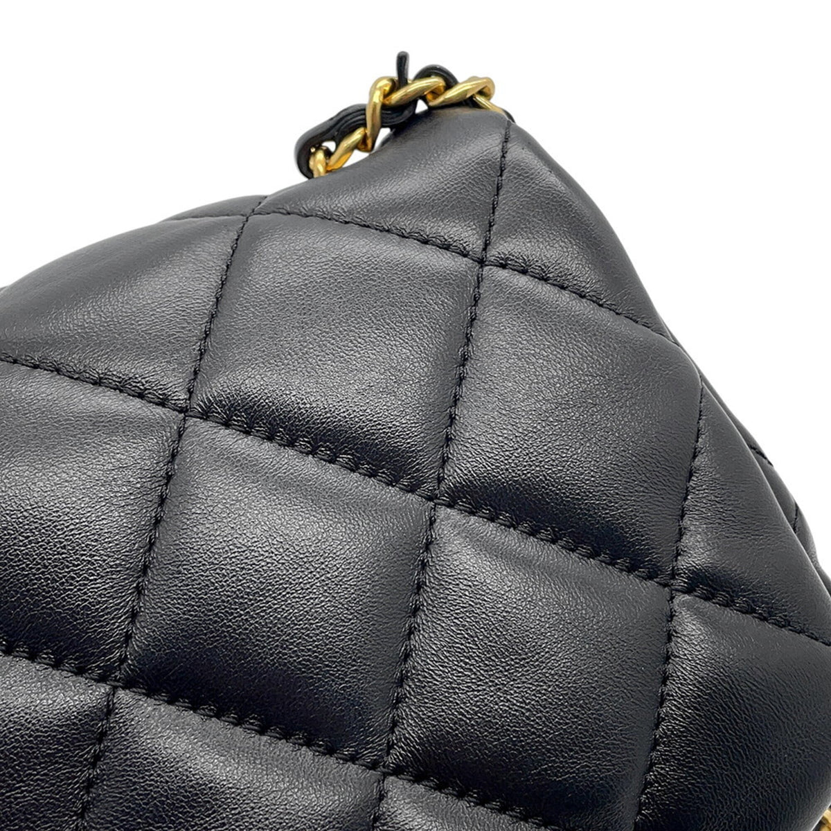 Chanel Black Leather Shoulder Bag (Pre-Owned)