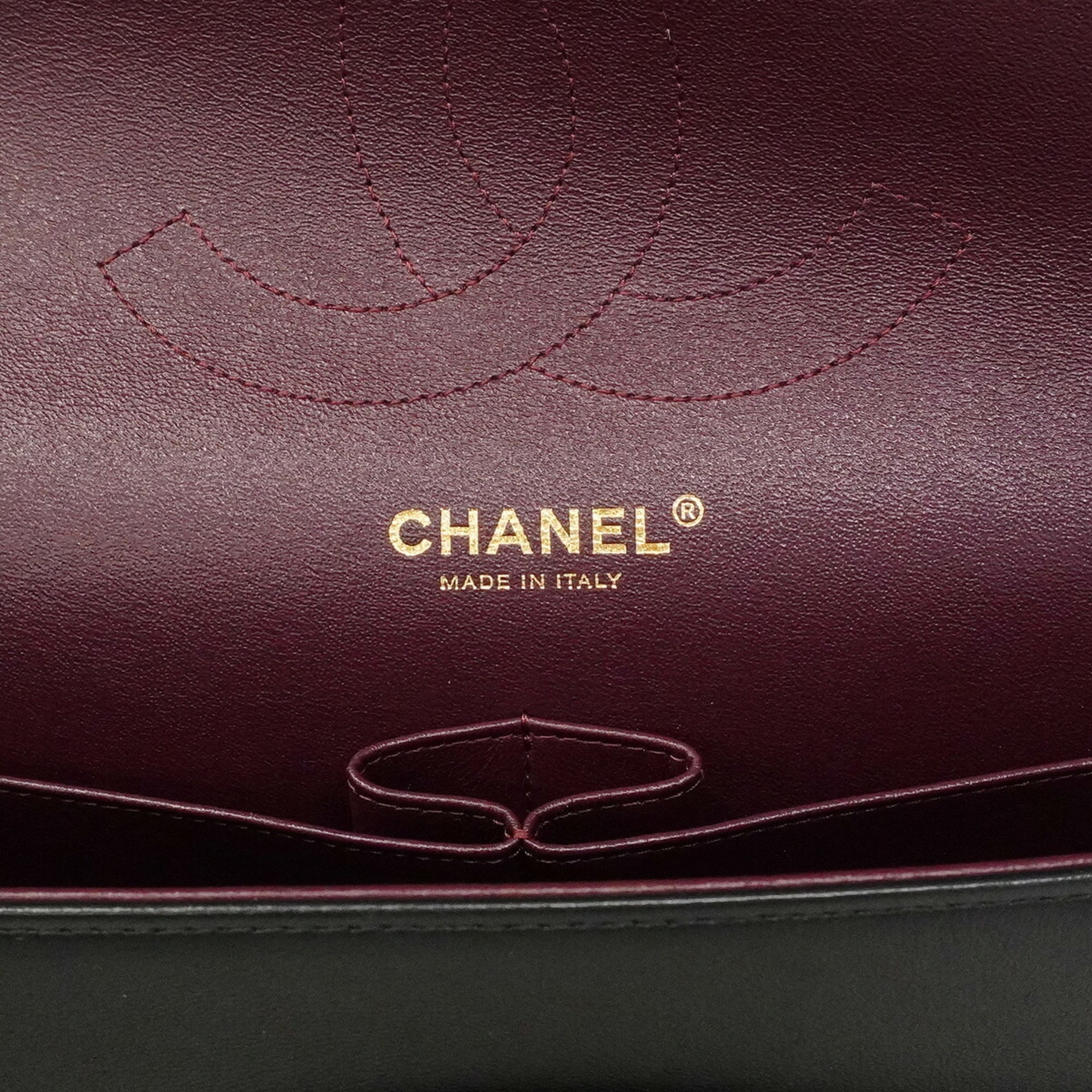 Chanel Black Leather Shoulder Bag (Pre-Owned)