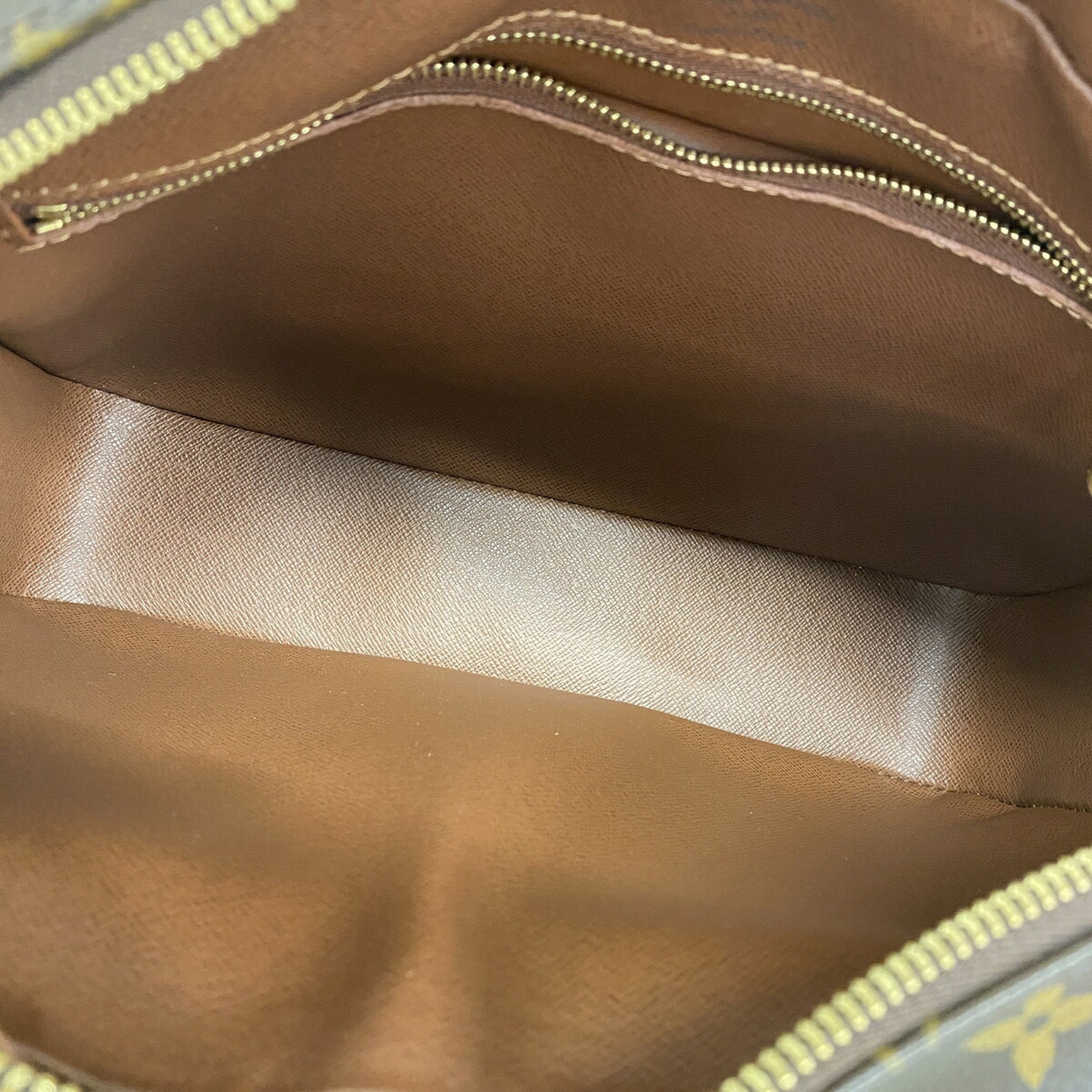 Louis Vuitton Brown Shoulder Bag (Pre-Owned)