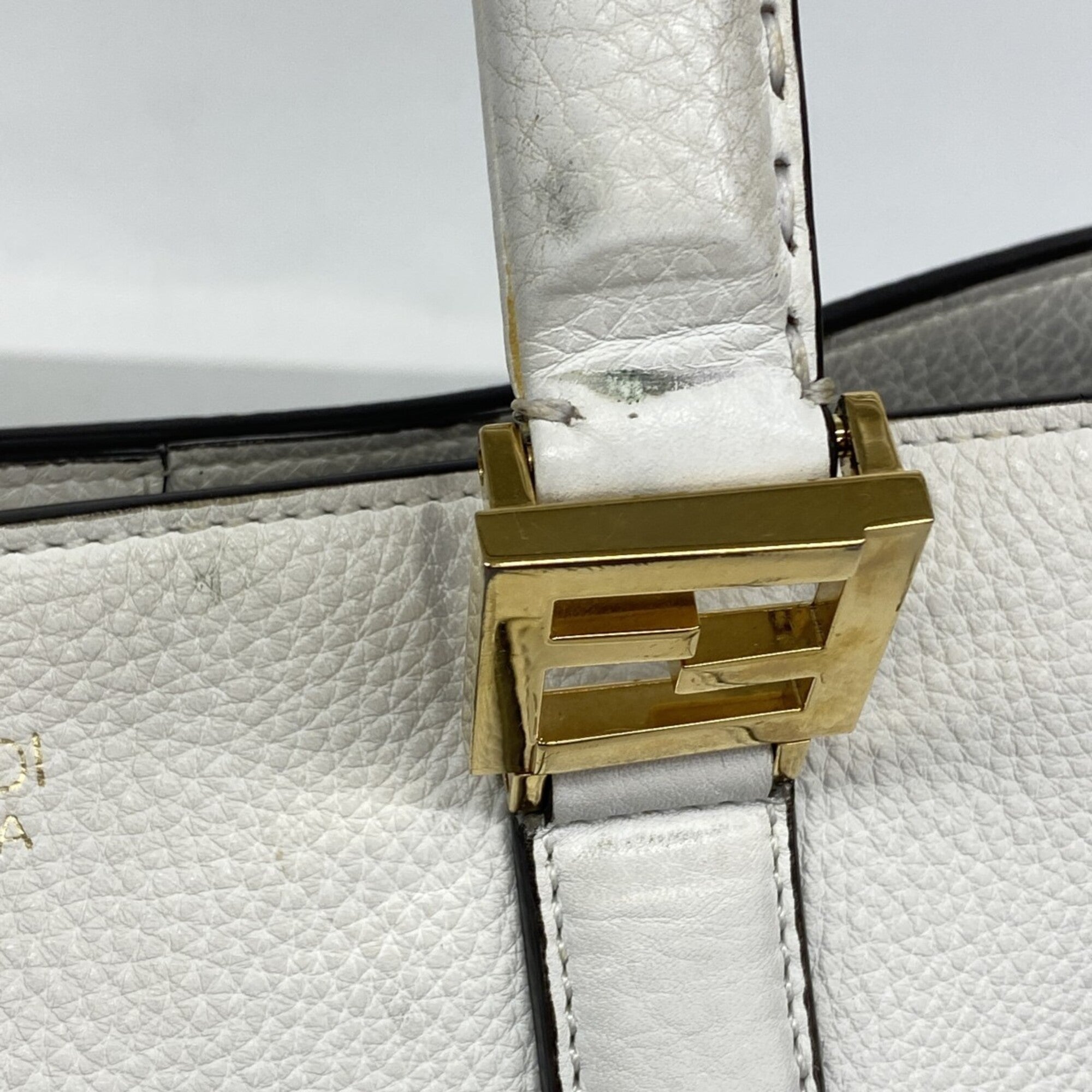 Fendi White Leather Handbag (Pre-Owned)