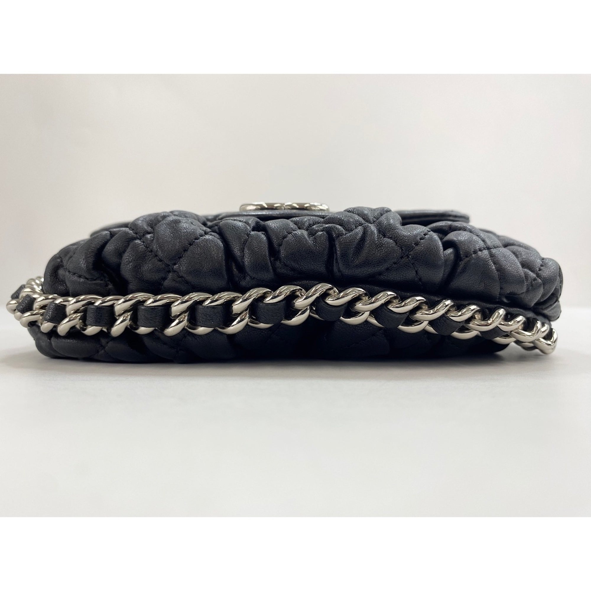 Chanel Black Shoulder Bag (Pre-Owned)