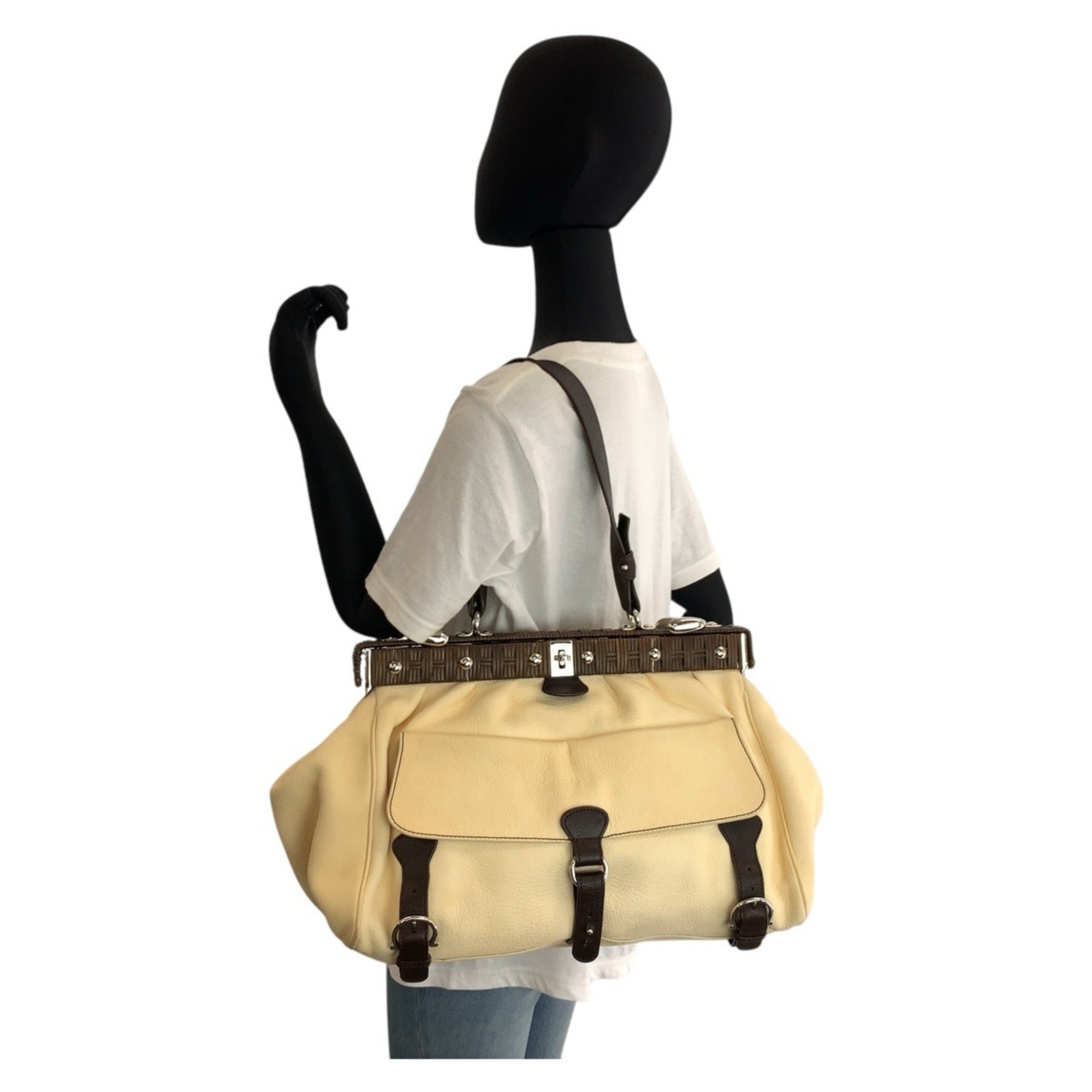 Salvatore Ferragamo Beige Ivory Leather Handbag Shoulder Bag (Pre-Owned)