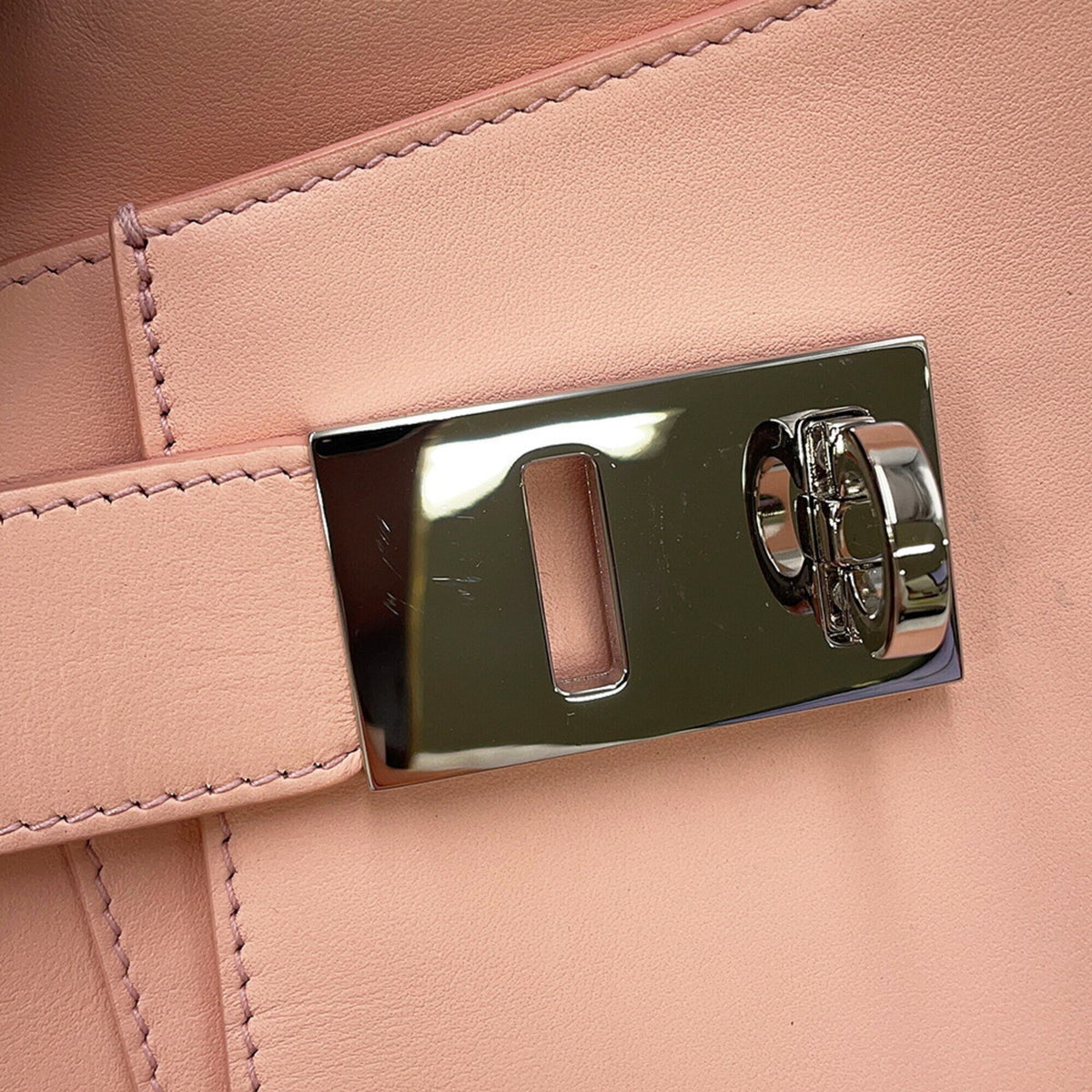 Salvatore Ferragamo Light Pink Leather Handbag Shoulder Bag (Pre-Owned)