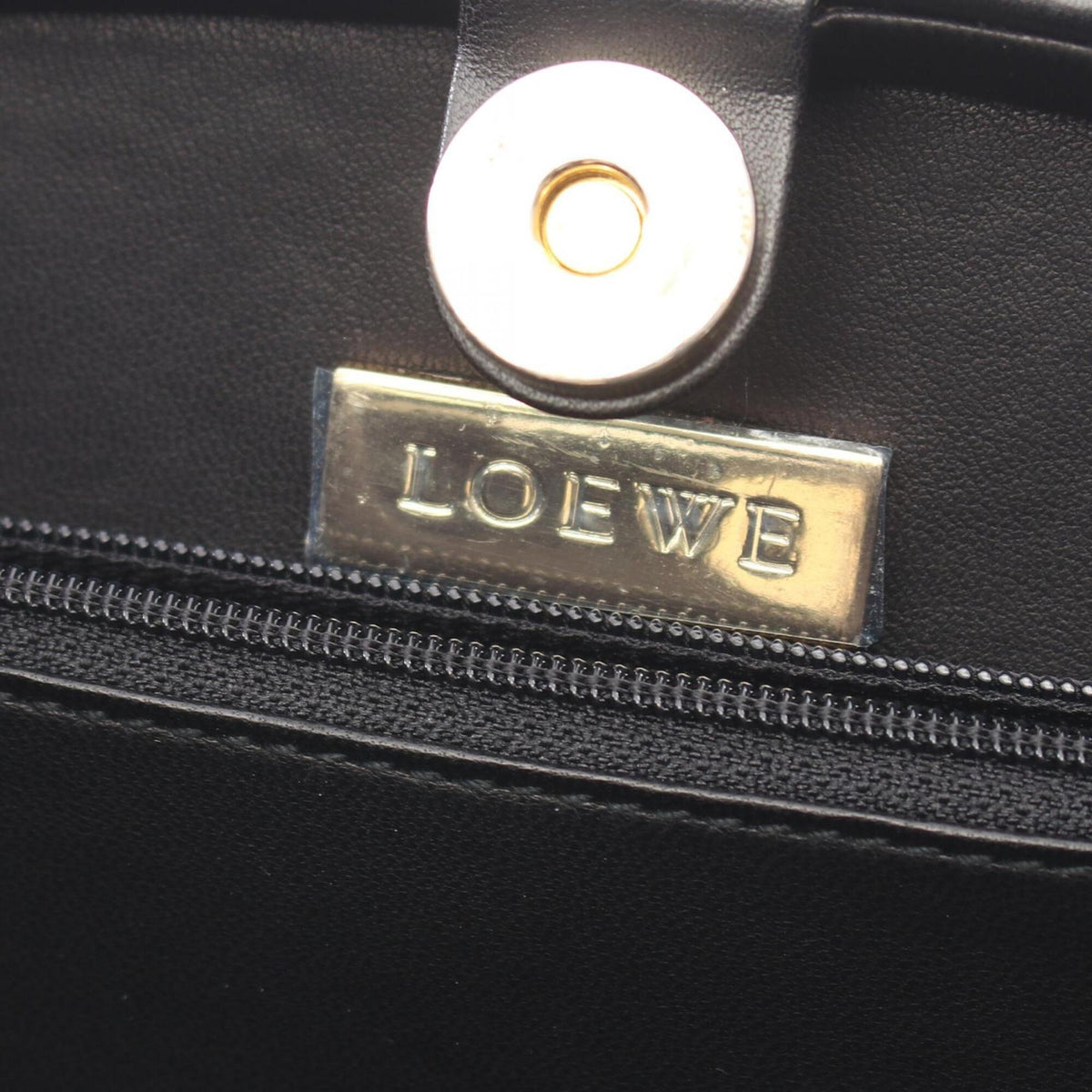 Loewe Black Leather Handbag (Pre-Owned)