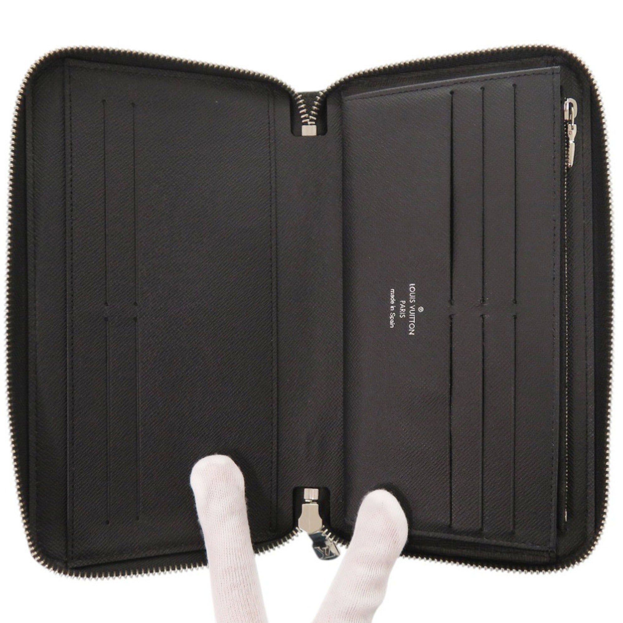 Louis Vuitton Black Taiga Leather Long Wallet (Bi-Fold) (Pre-Owned)