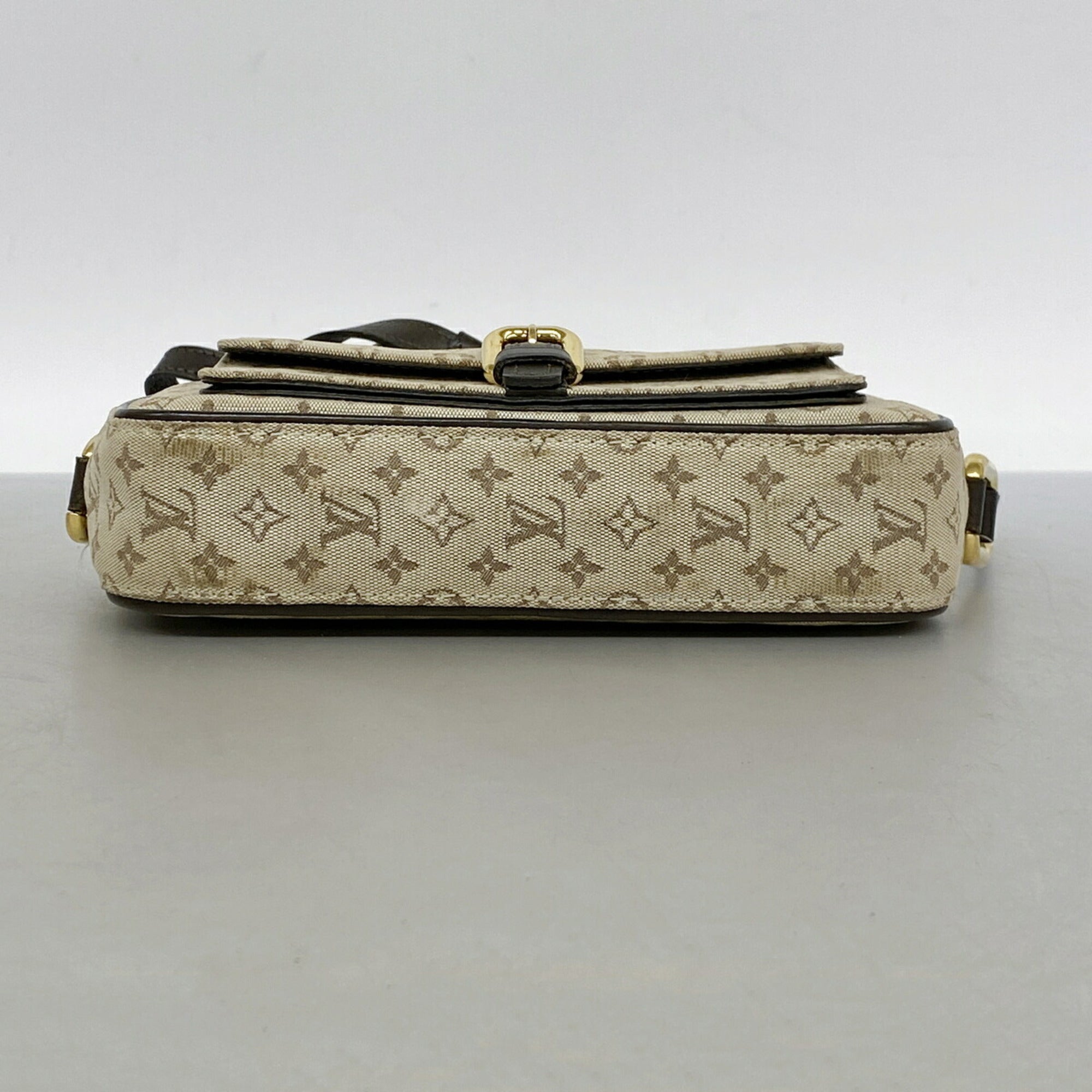 Louis Vuitton Khaki Shoulder Bag (Pre-Owned)