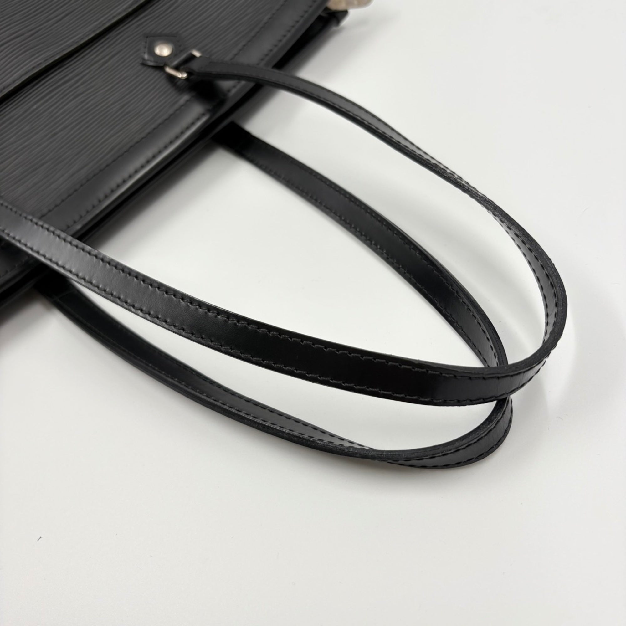 Louis Vuitton Black Tote Bag (Pre-Owned)