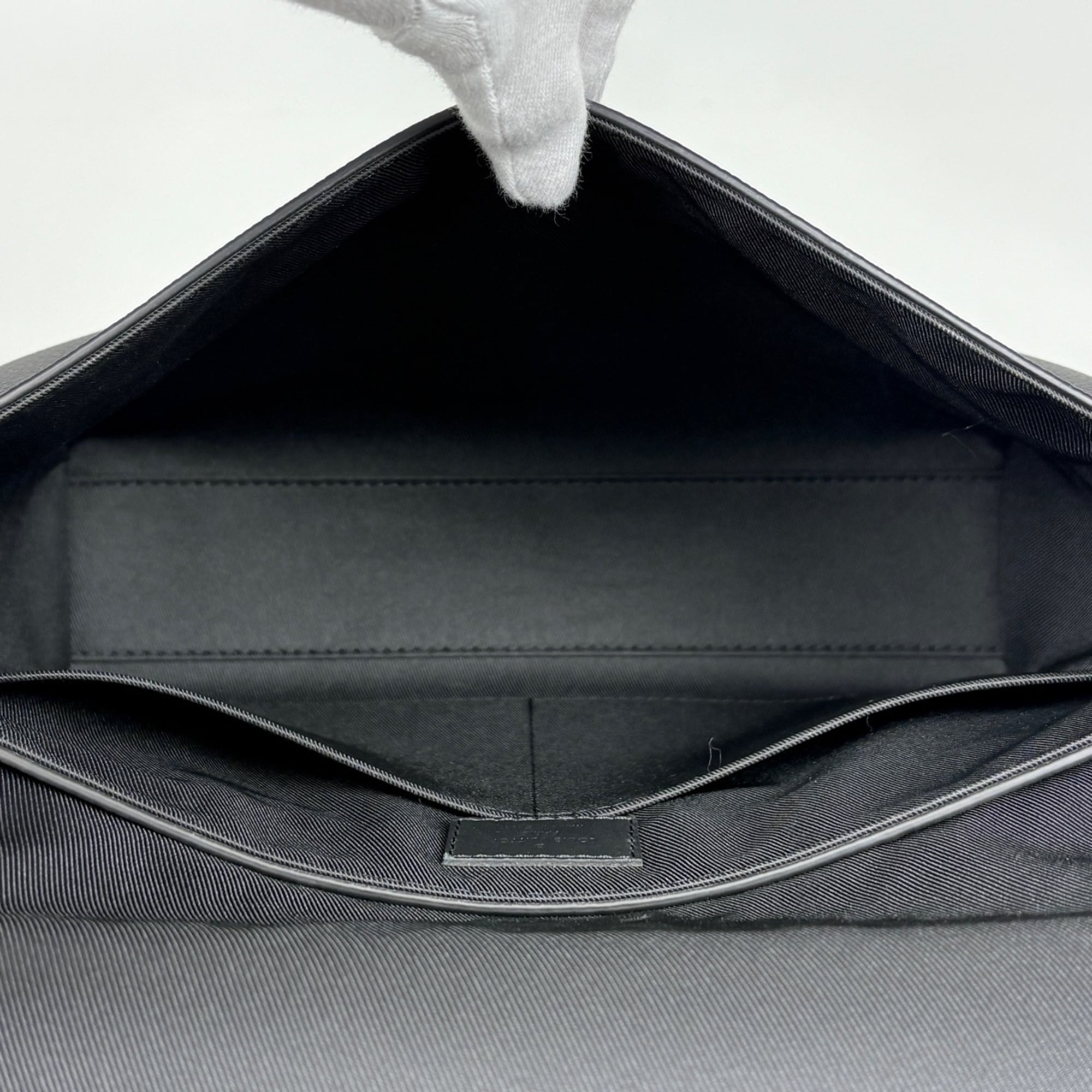 Louis Vuitton Black Noir Leather Shoulder Bag (Pre-Owned)