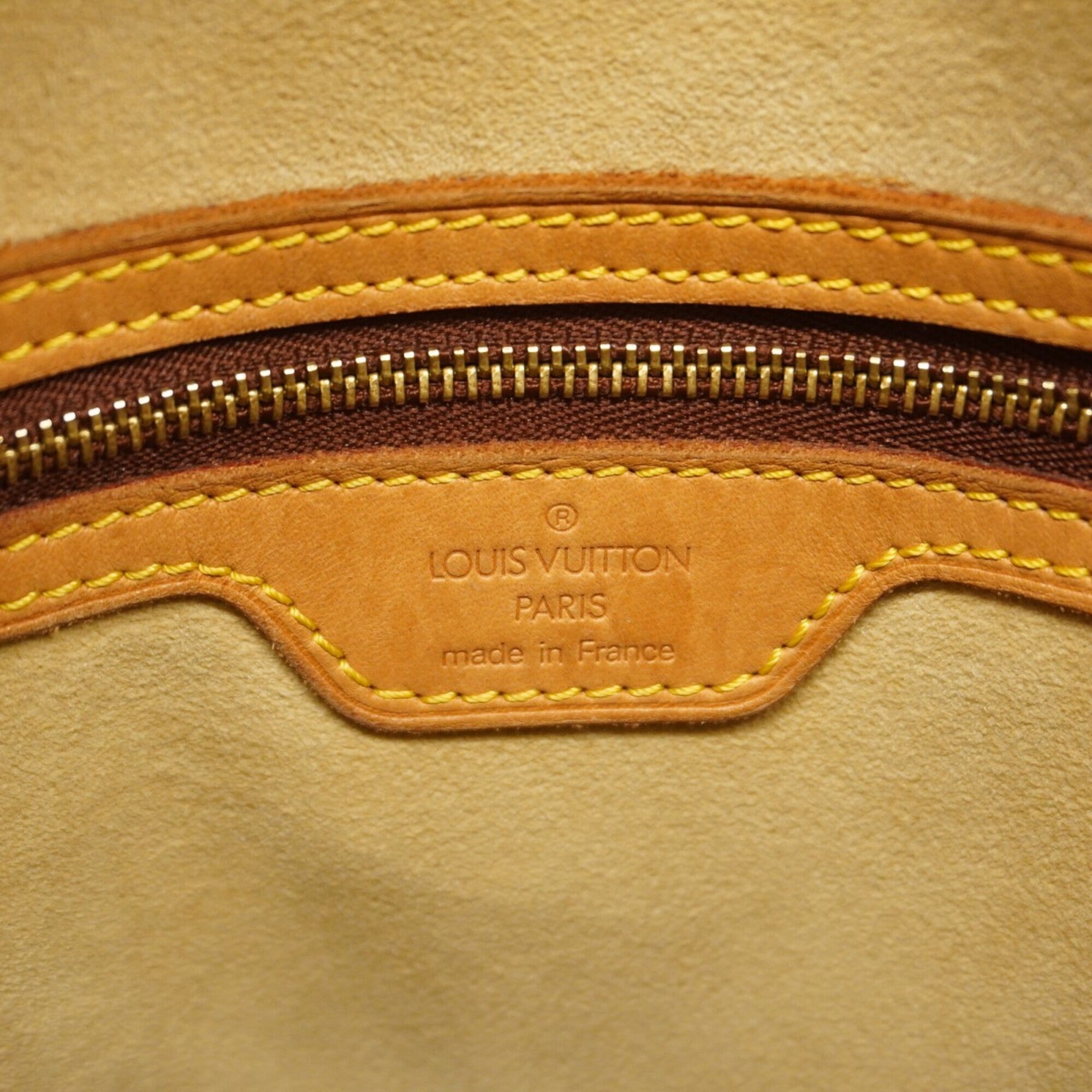 Louis Vuitton Brown Shoulder Bag (Pre-Owned)