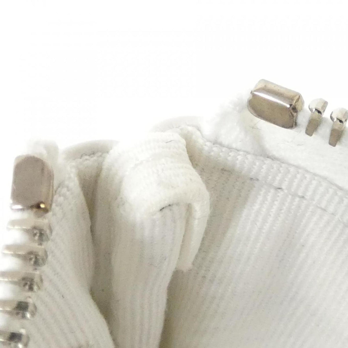 Chanel White Grained Calfskin Pouch (Pre-Owned)