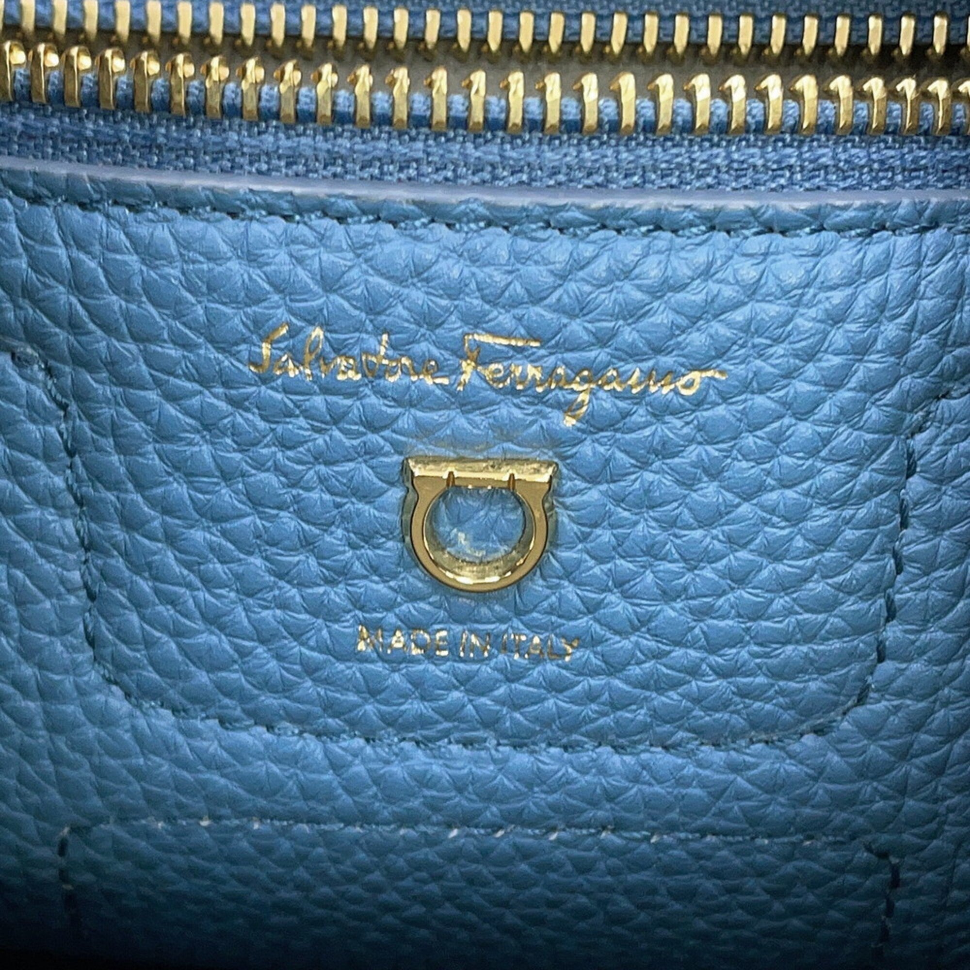Salvatore Ferragamo Blue Leather Handbag (Pre-Owned)