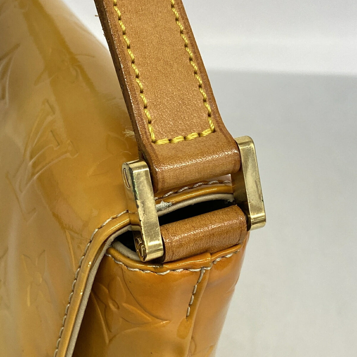 Louis Vuitton Beige Shoulder Bag (Pre-Owned)